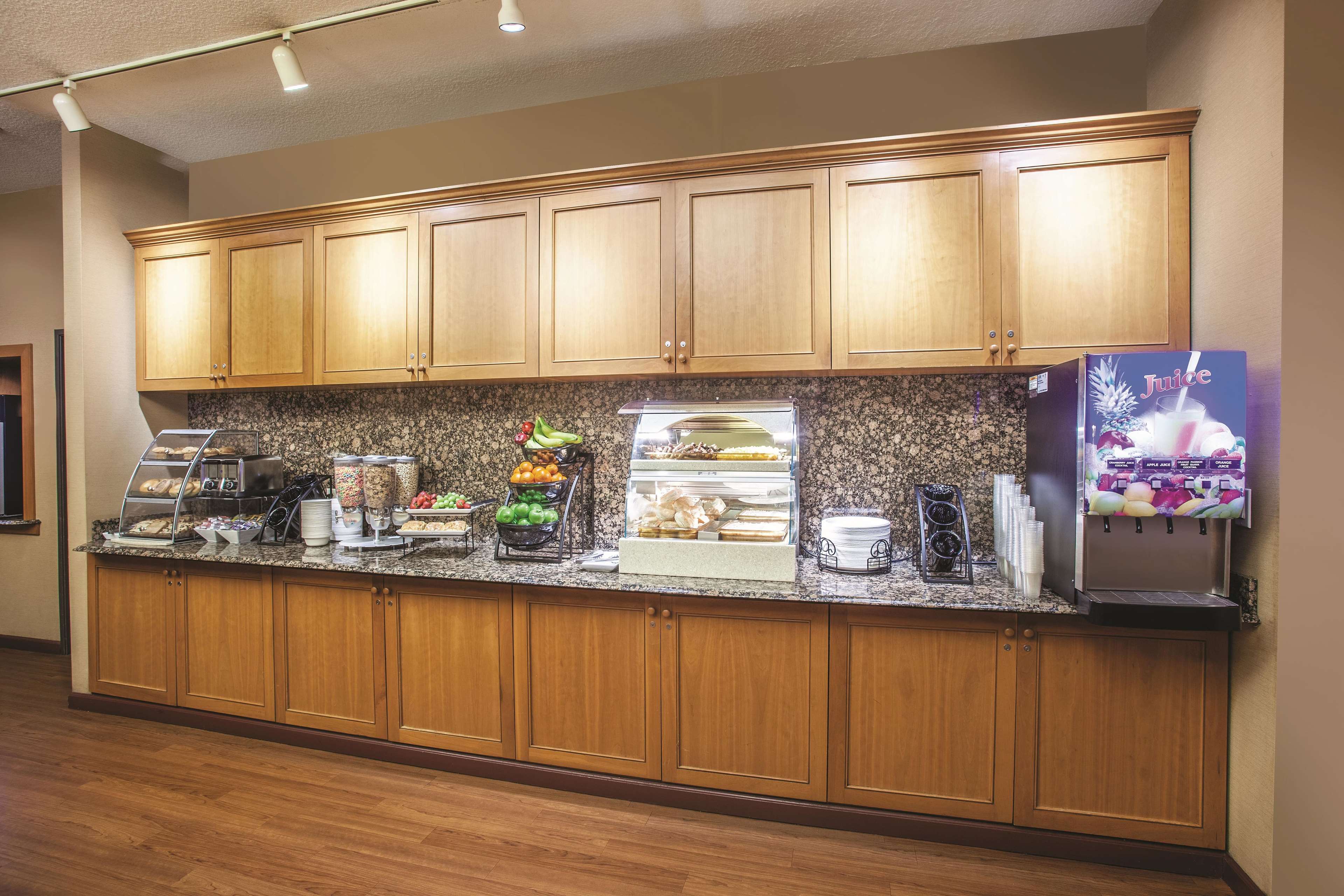 La Quinta Inn & Suites by Wyndham Portland Airport