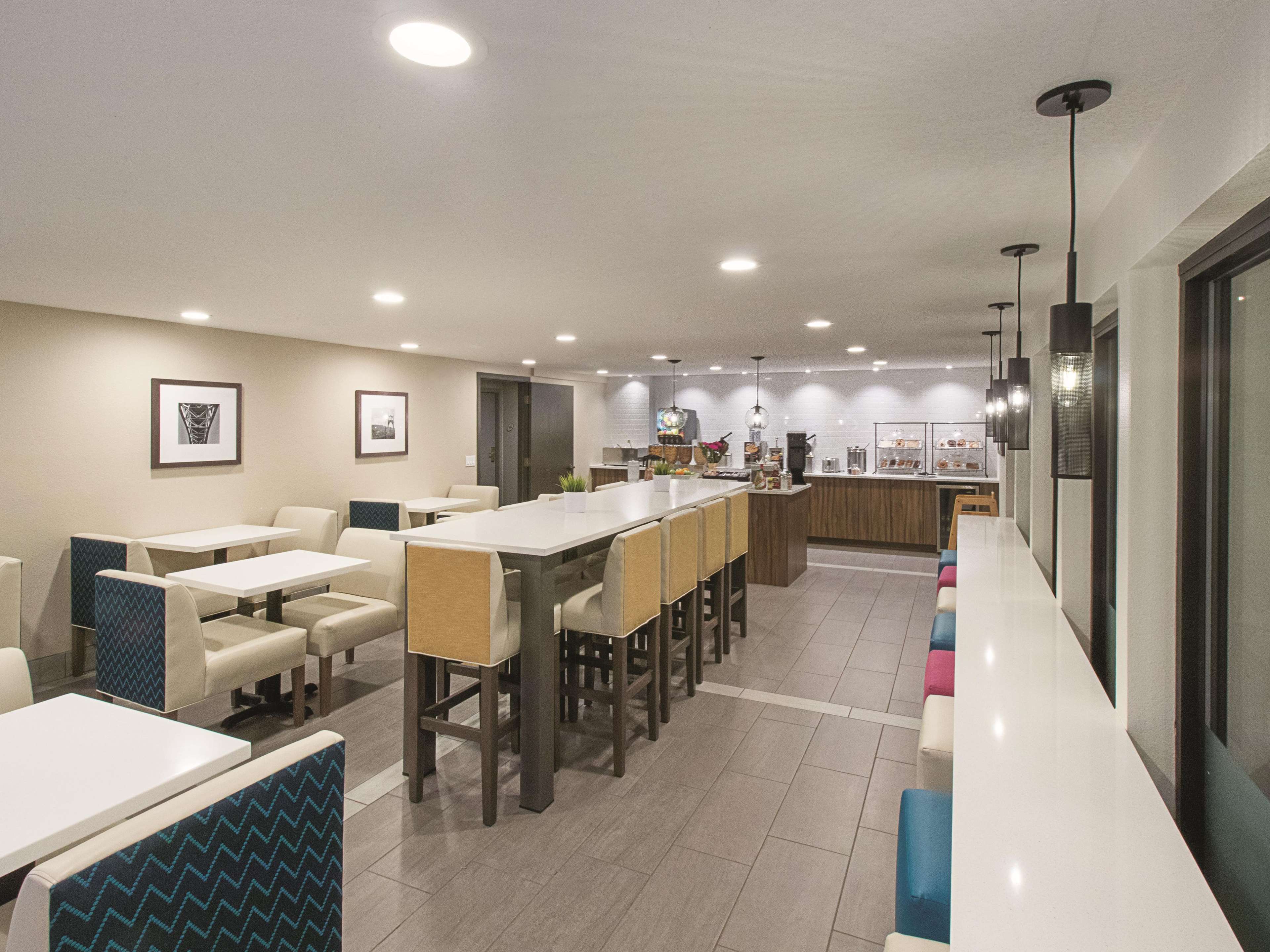 La Quinta Inn & Suites by Wyndham Portland NW