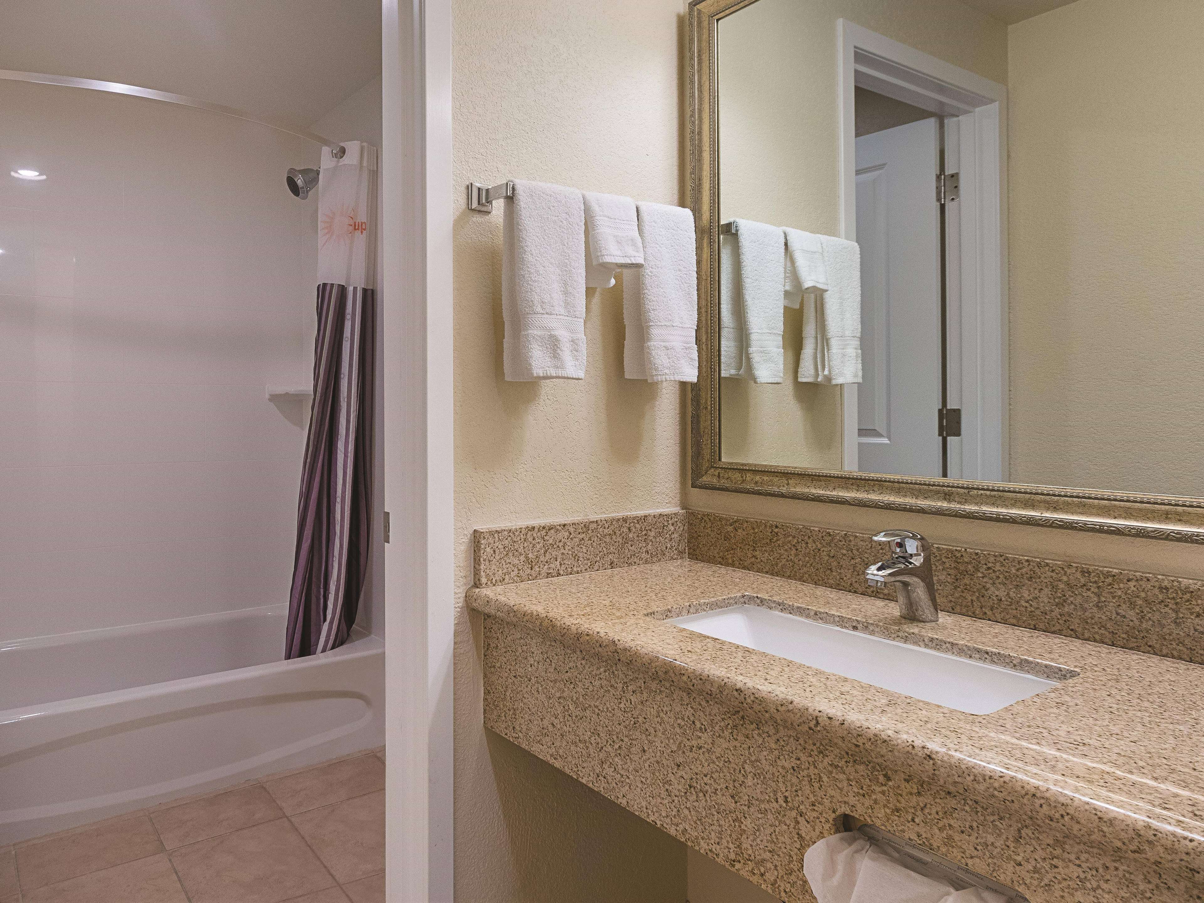 La Quinta Inn & Suites by Wyndham Portland NW