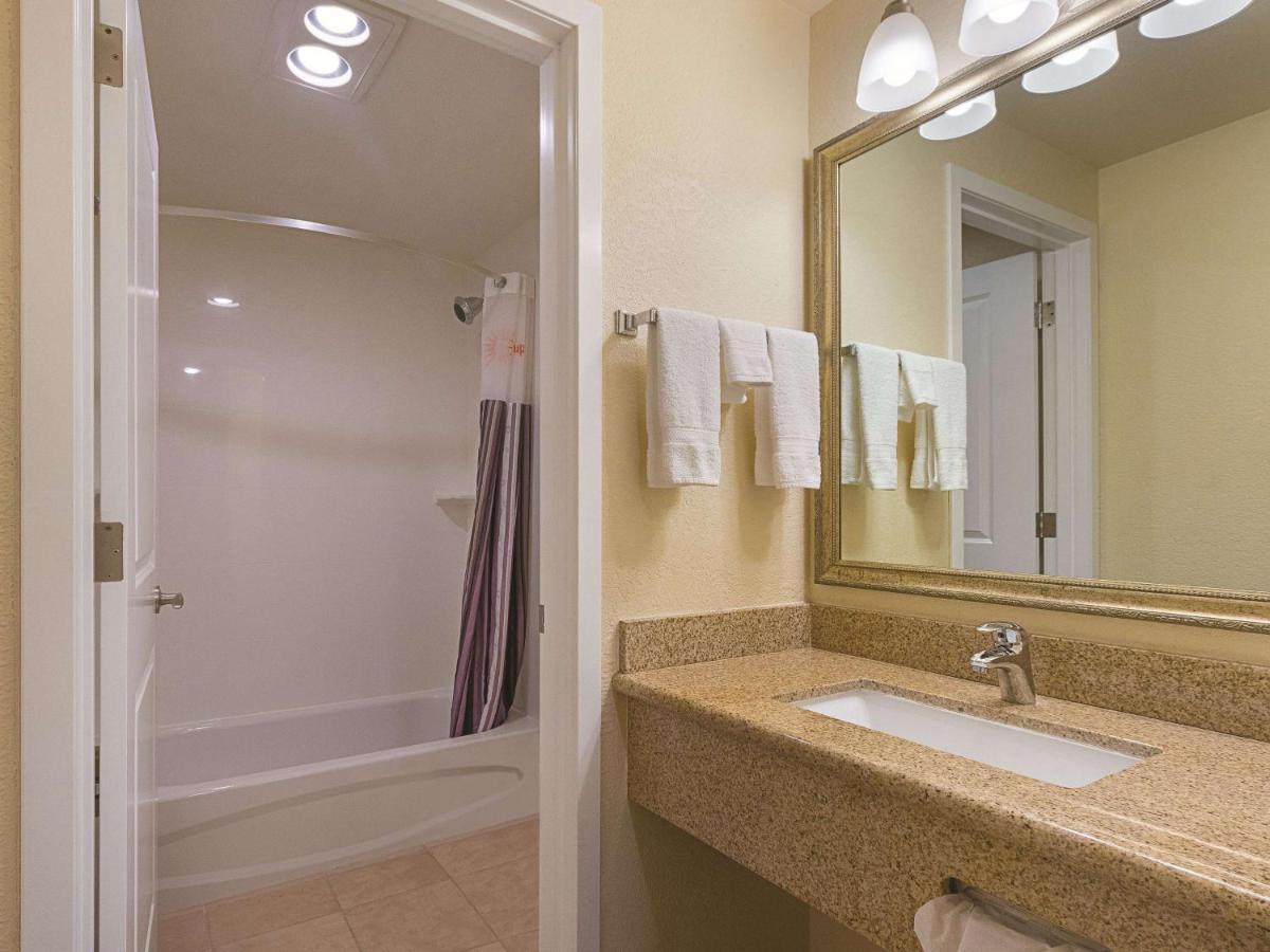 La Quinta Inn & Suites by Wyndham Portland NW