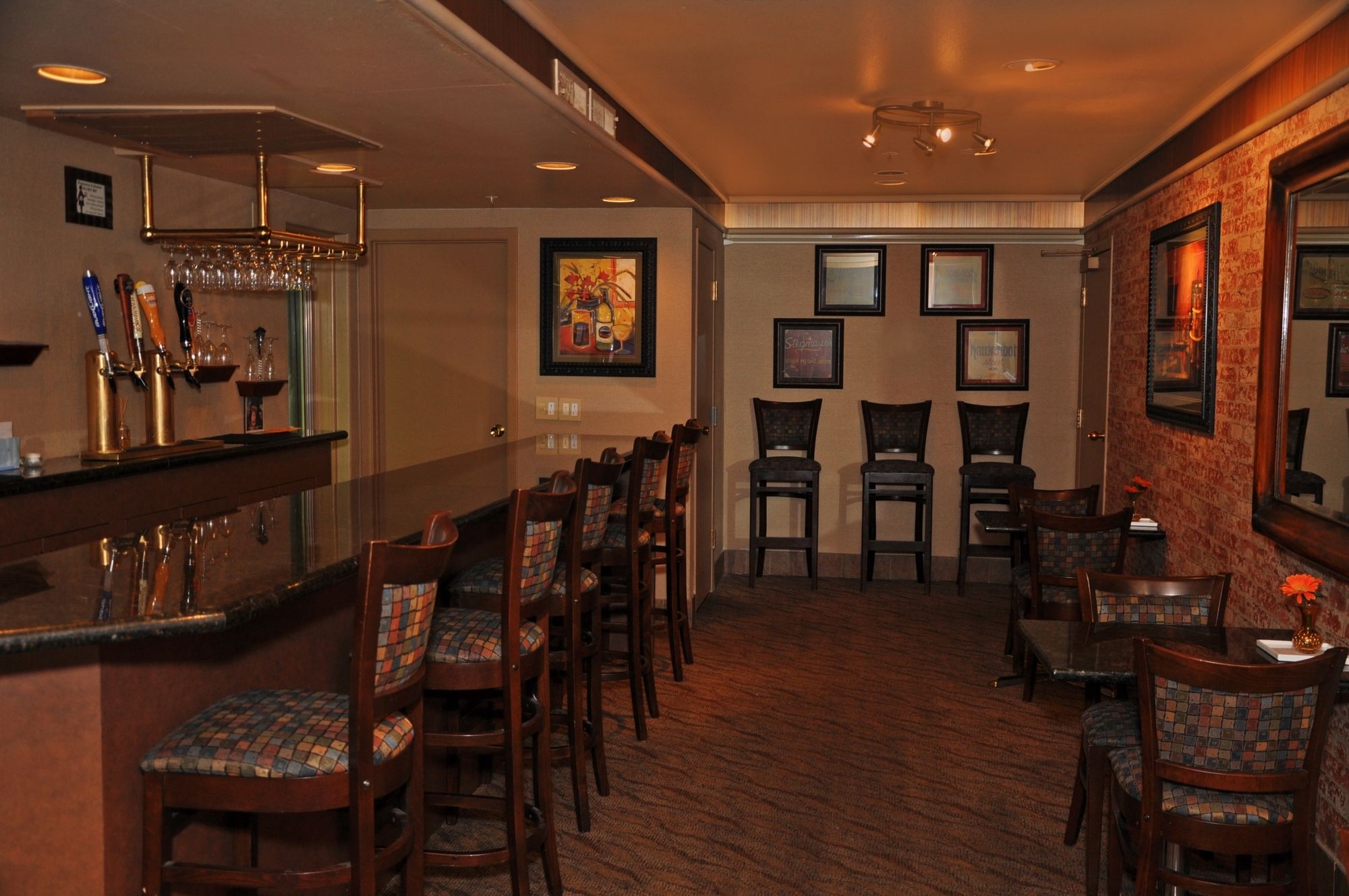 Oxford Suites Portland - Jantzen Beach