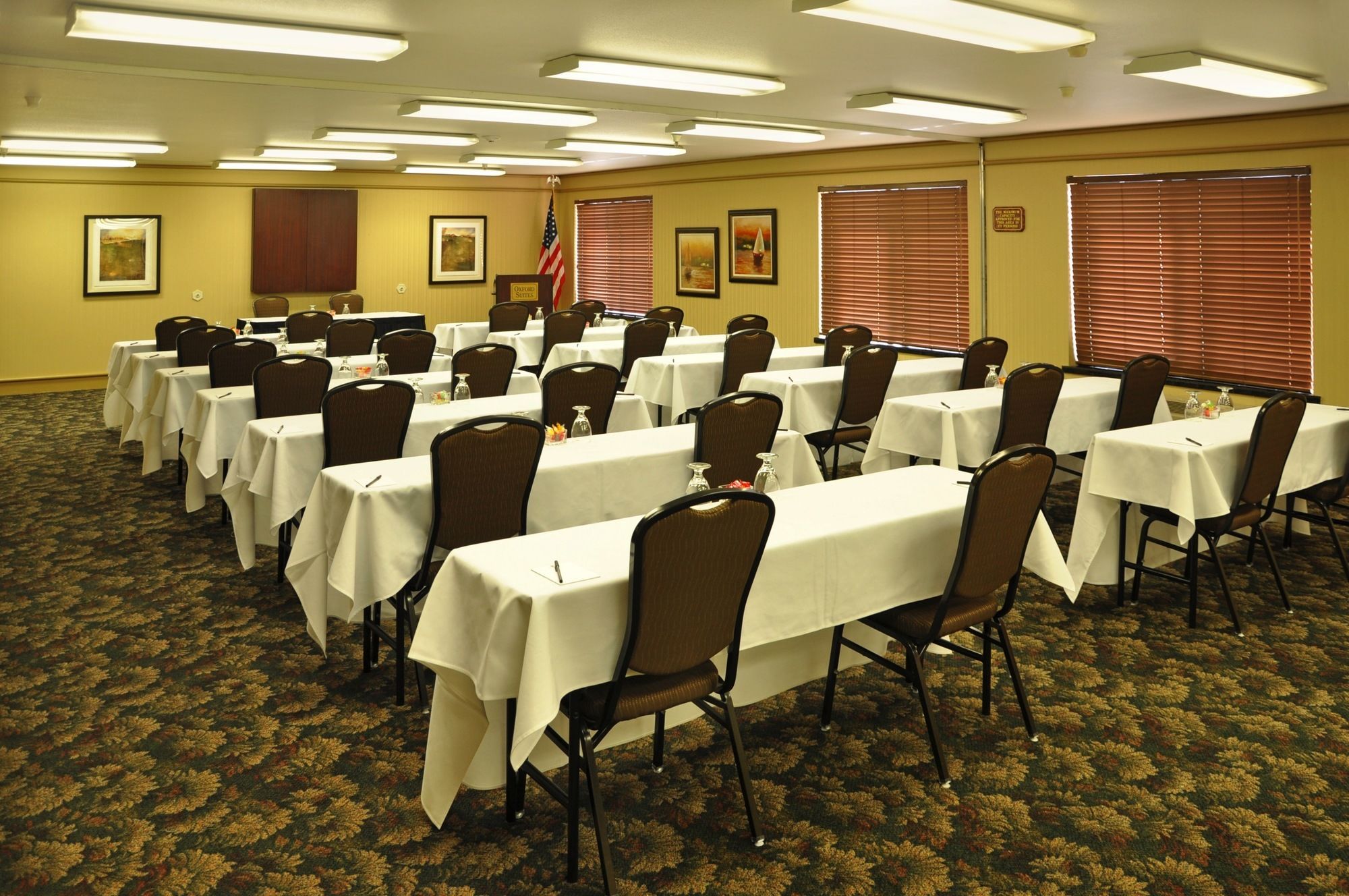 Oxford Suites Portland - Jantzen Beach