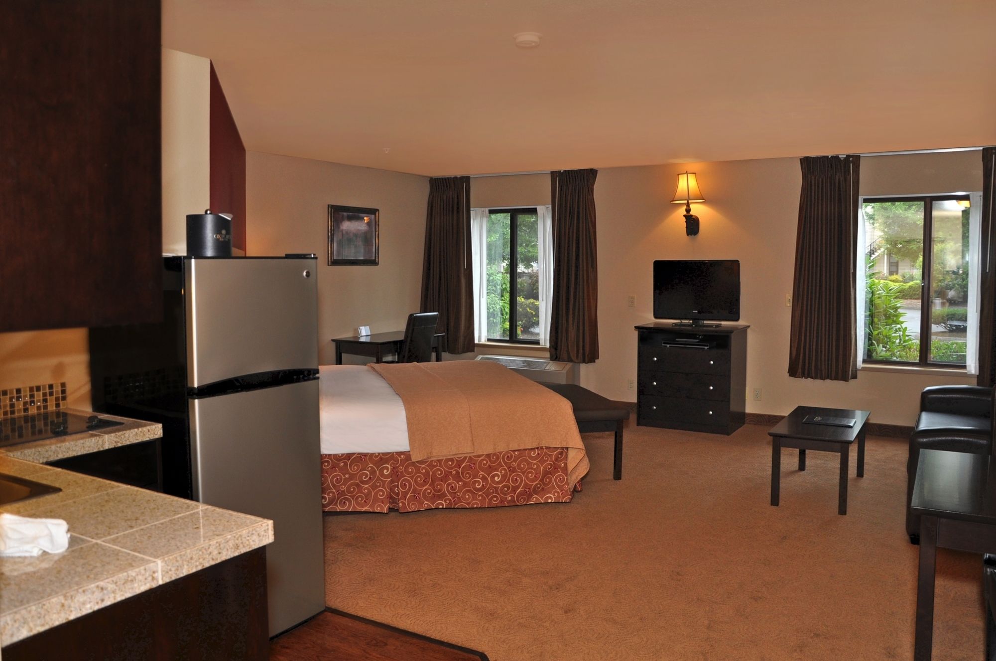 Oxford Suites Portland - Jantzen Beach
