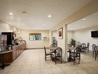 Super 8 By Wyndham Portland Airport