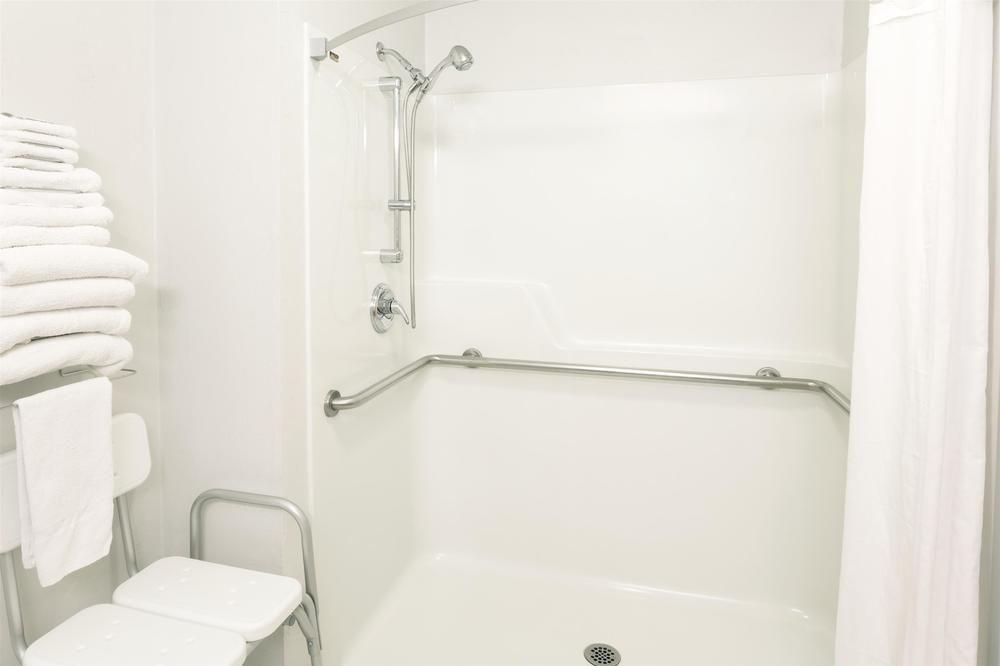 Super 8 by Wyndham Redmond