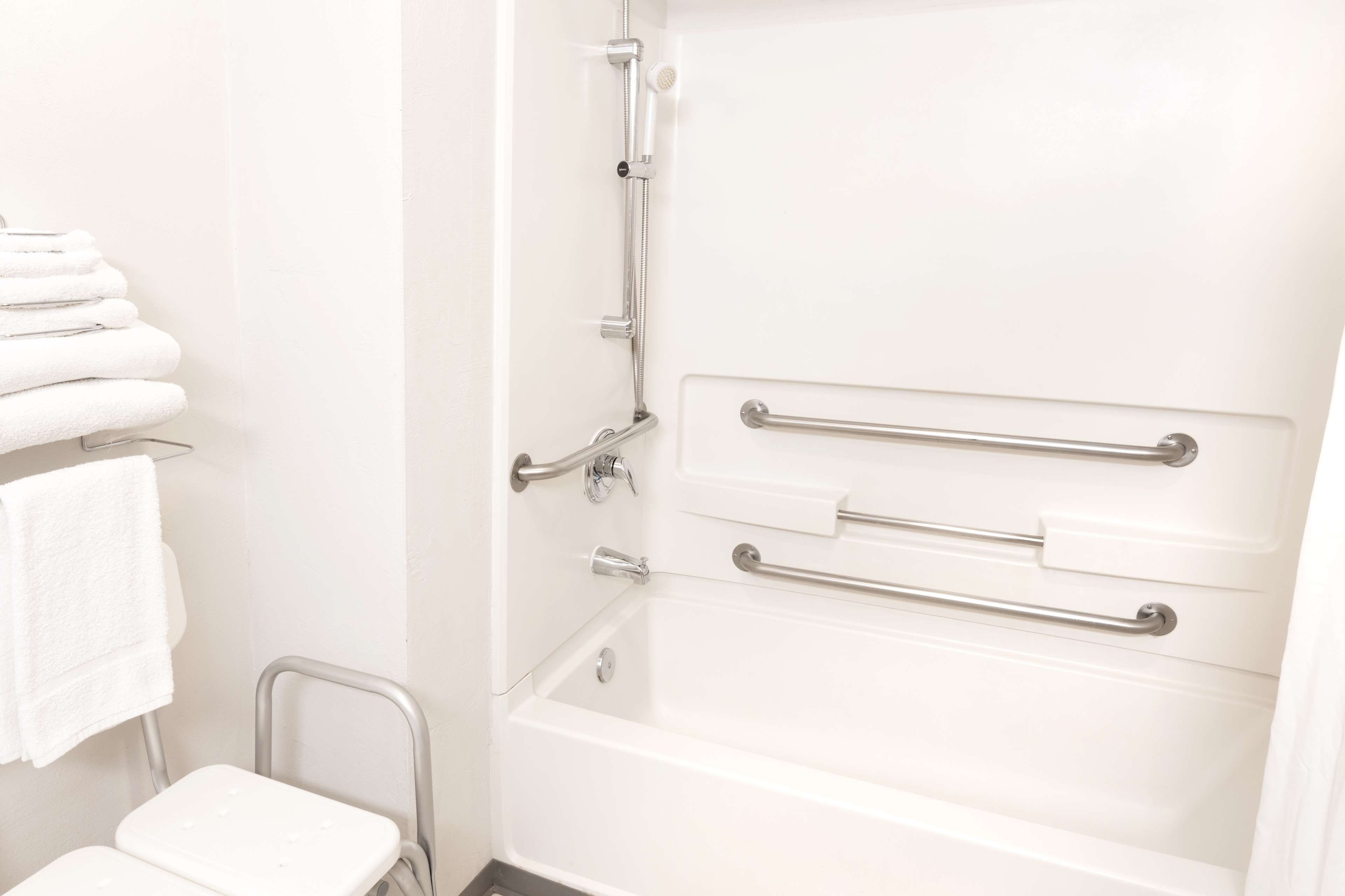 Super 8 by Wyndham Redmond