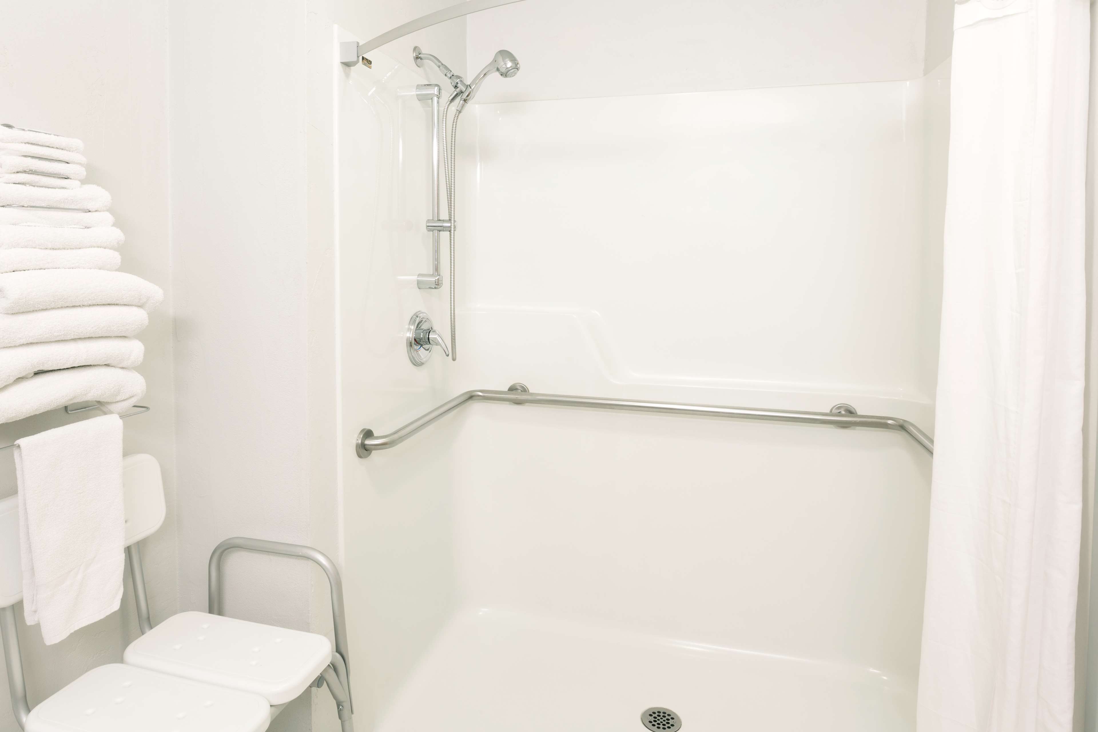 Super 8 by Wyndham Redmond