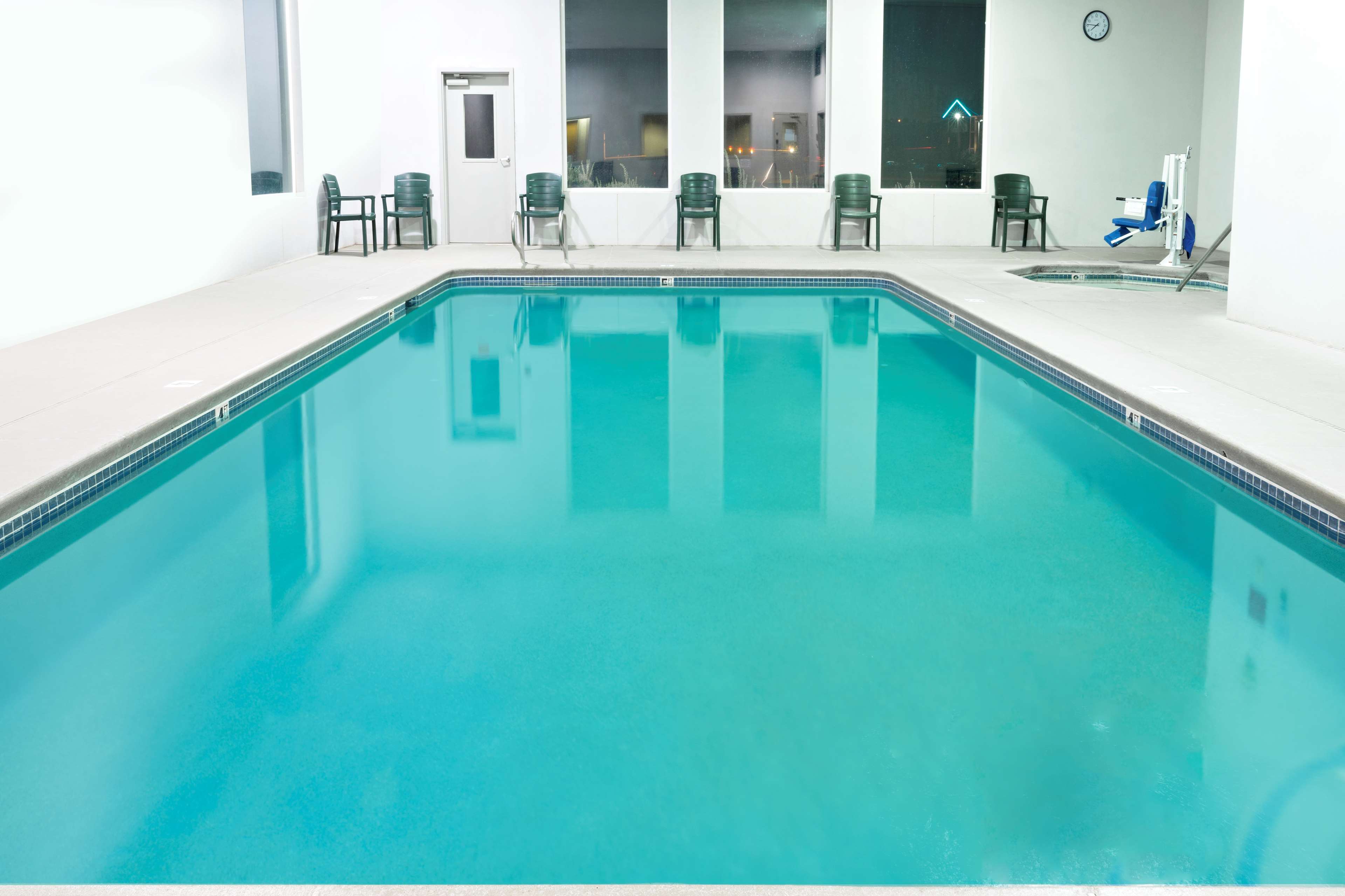 Super 8 by Wyndham Redmond