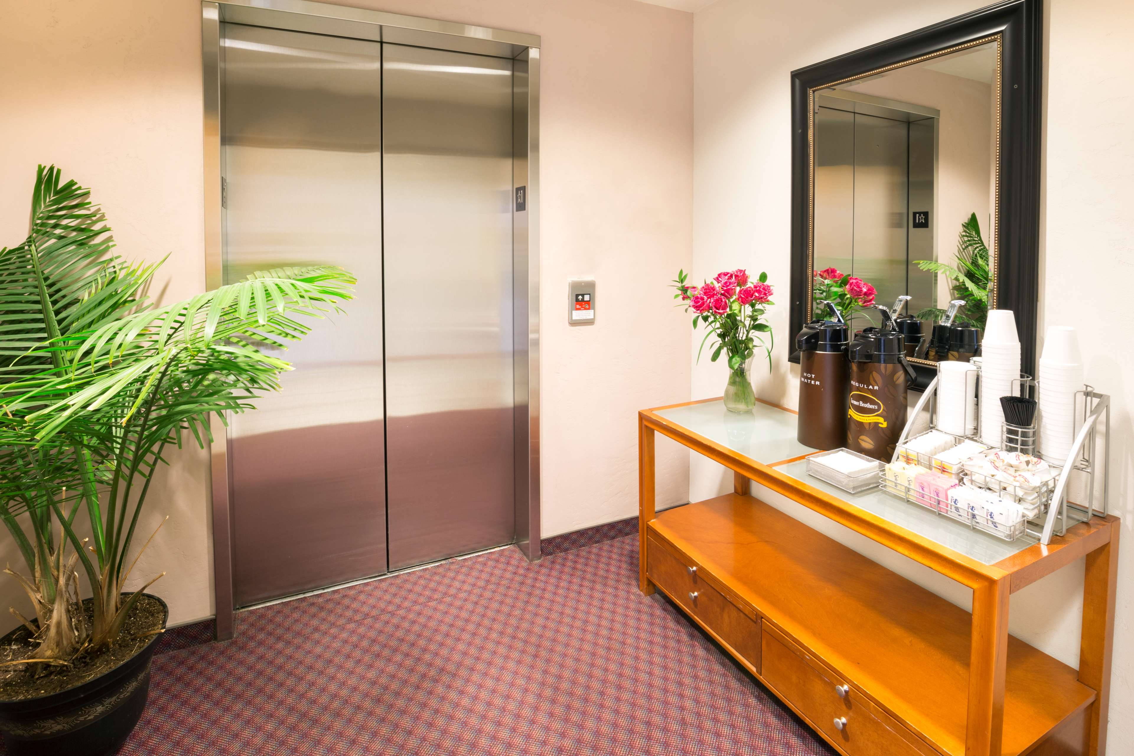 Super 8 by Wyndham Redmond