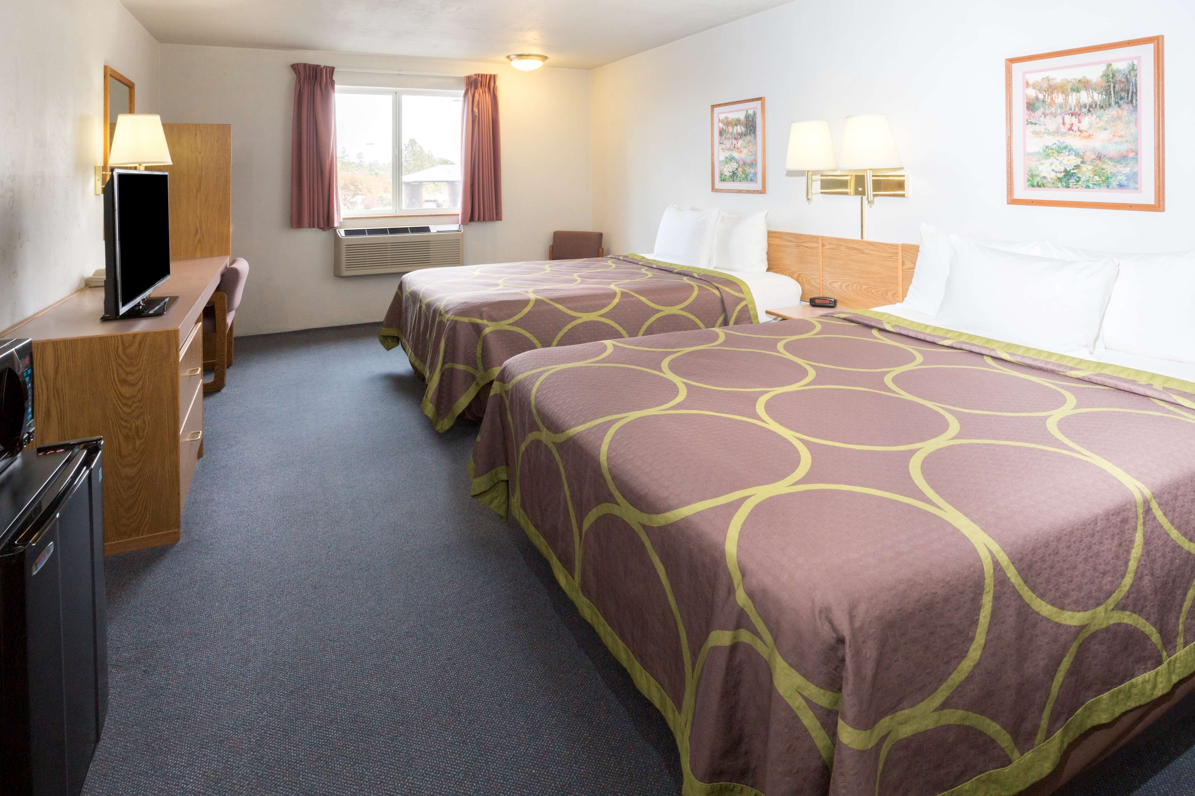 Super 8 by Wyndham Redmond