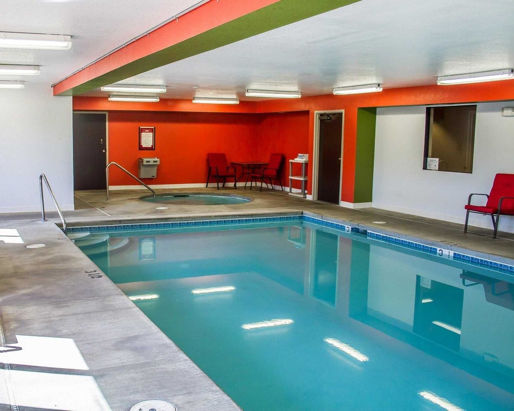 Econo Lodge Inn & Suites Roseburg