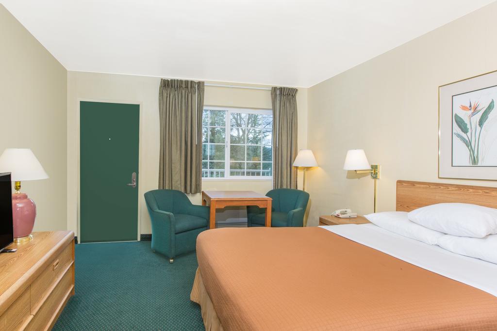 Riverfront Inn - Roseburg