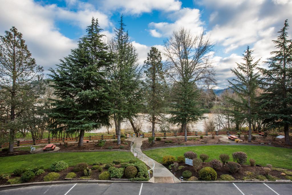 Riverfront Inn - Roseburg