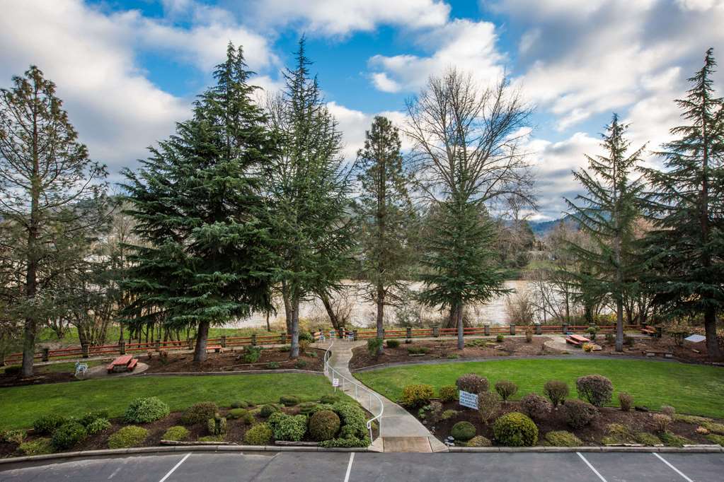 Riverfront Inn - Roseburg