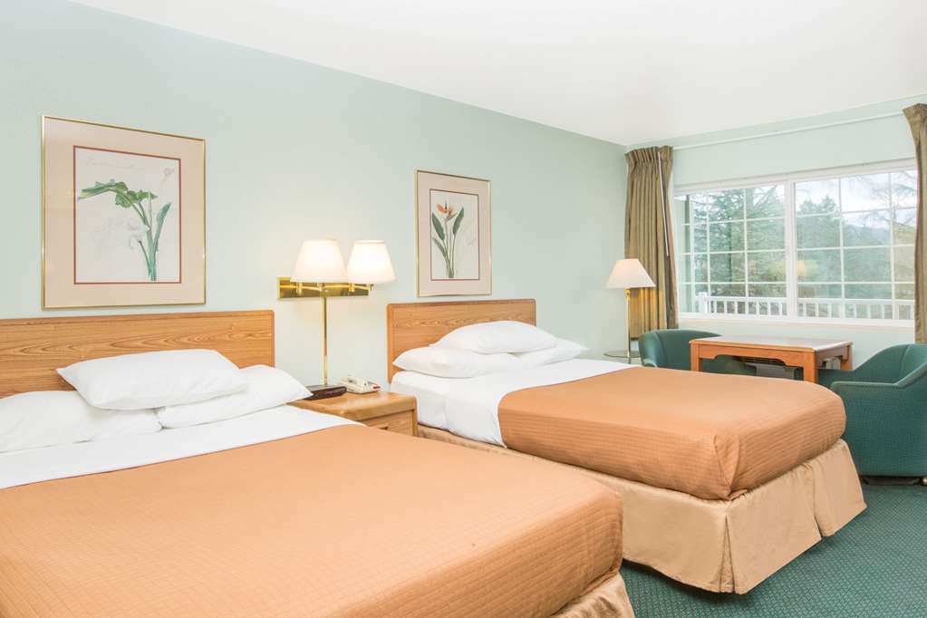 Riverfront Inn - Roseburg