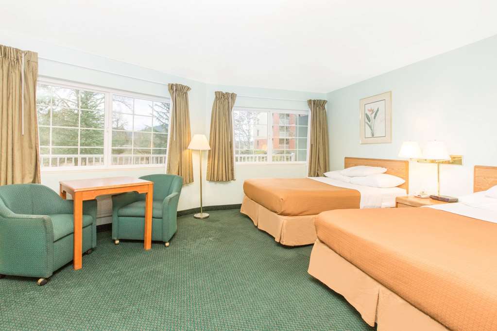 Riverfront Inn - Roseburg