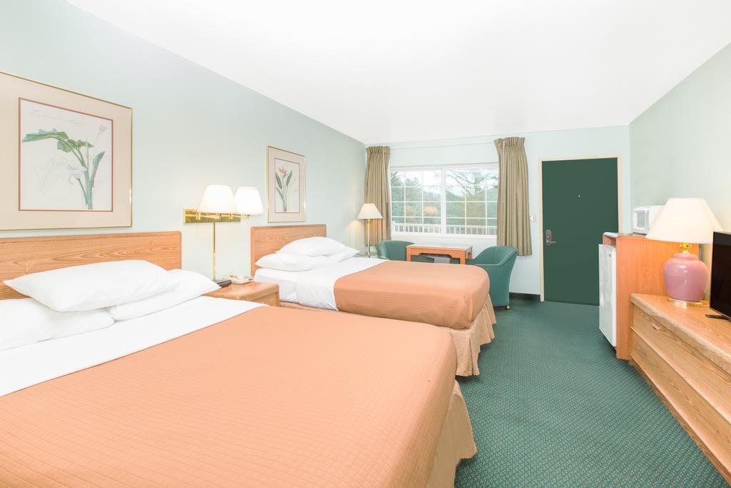 Riverfront Inn - Roseburg