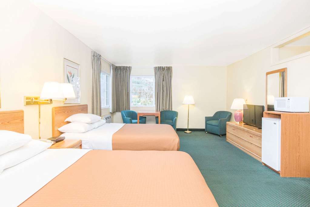 Riverfront Inn - Roseburg