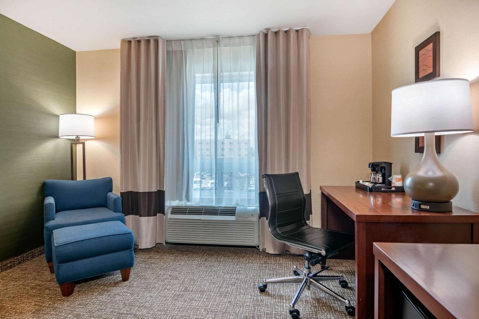 Comfort Inn & Suites