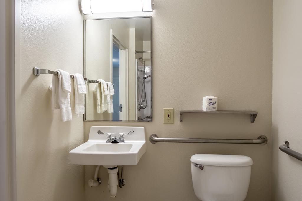 HomeTowne Studios Salem, OR