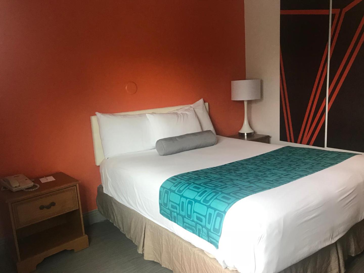 Howard Johnson by Wyndham Salem