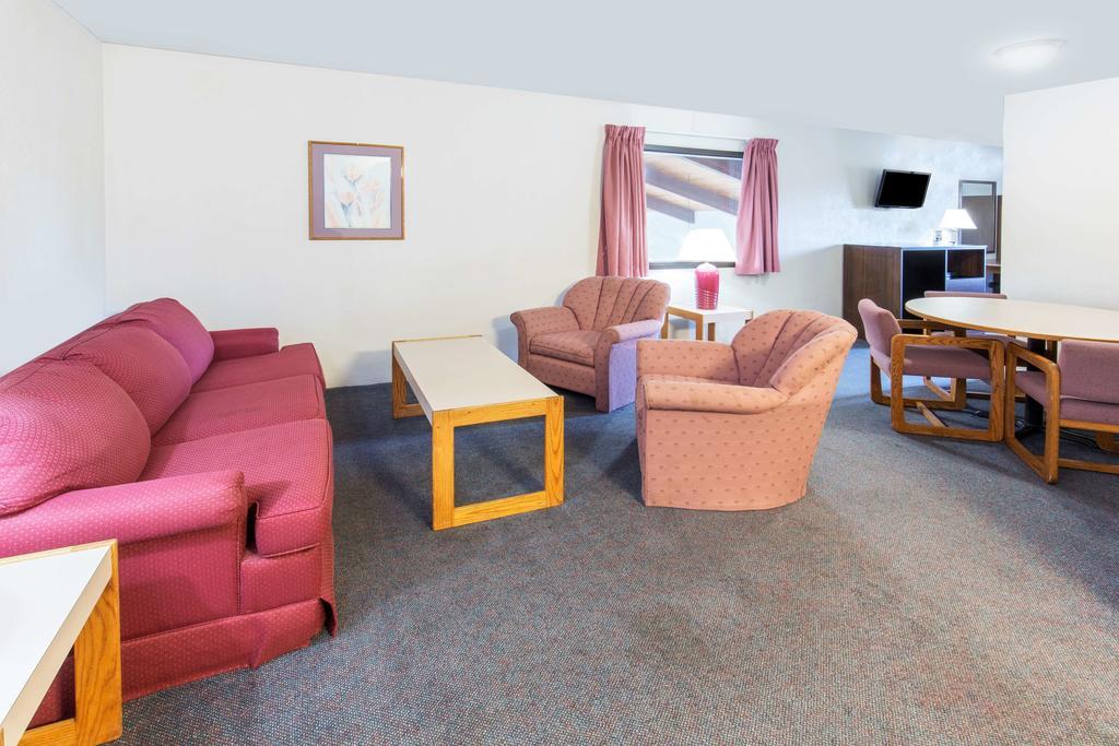 Super 8 by Wyndham Salem