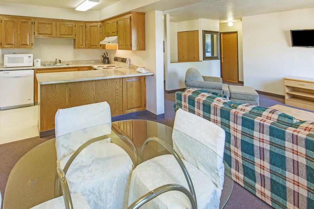 Super 8 by Wyndham Salem