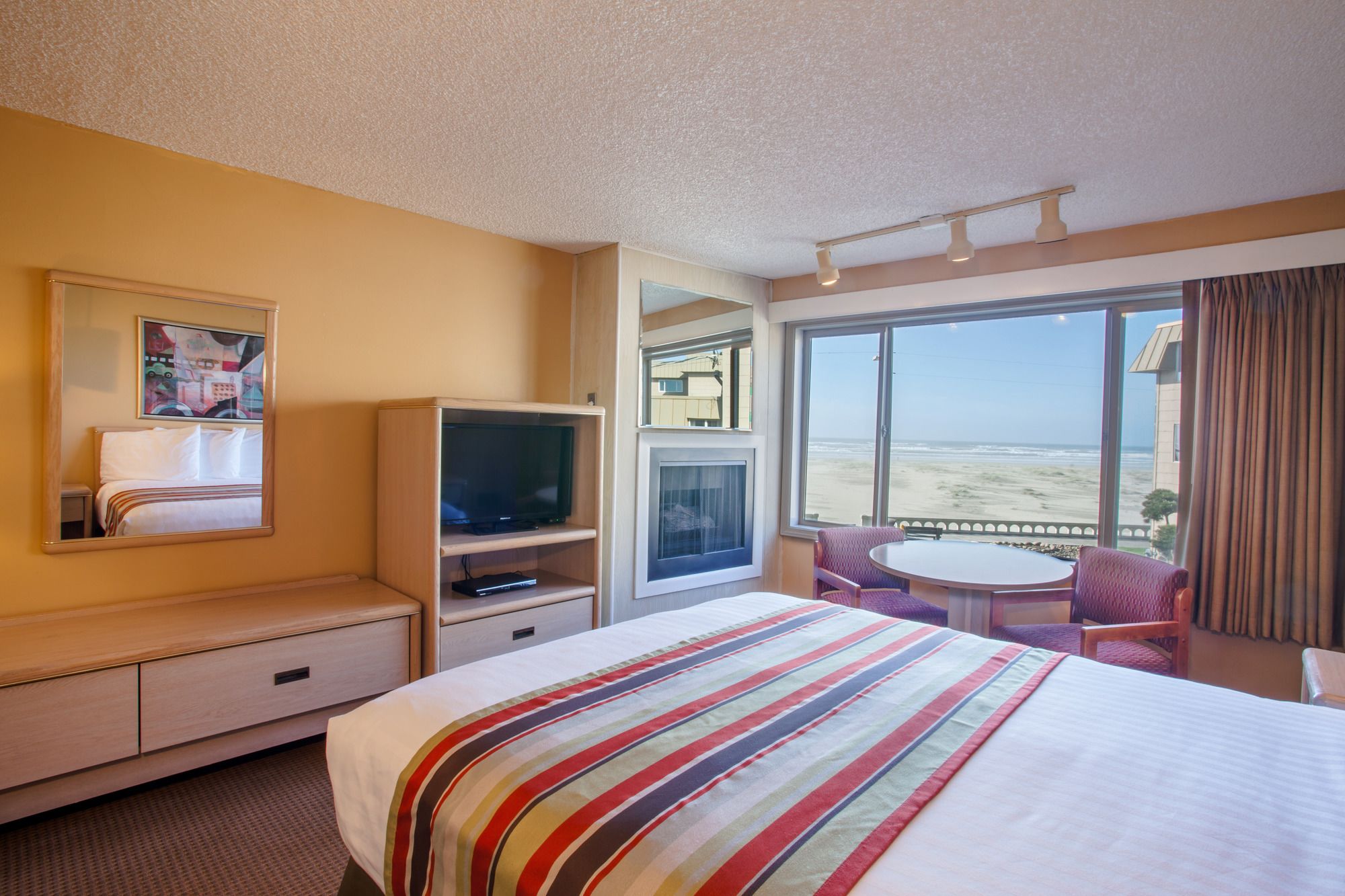 Ebb Tide Oceanfront Inn