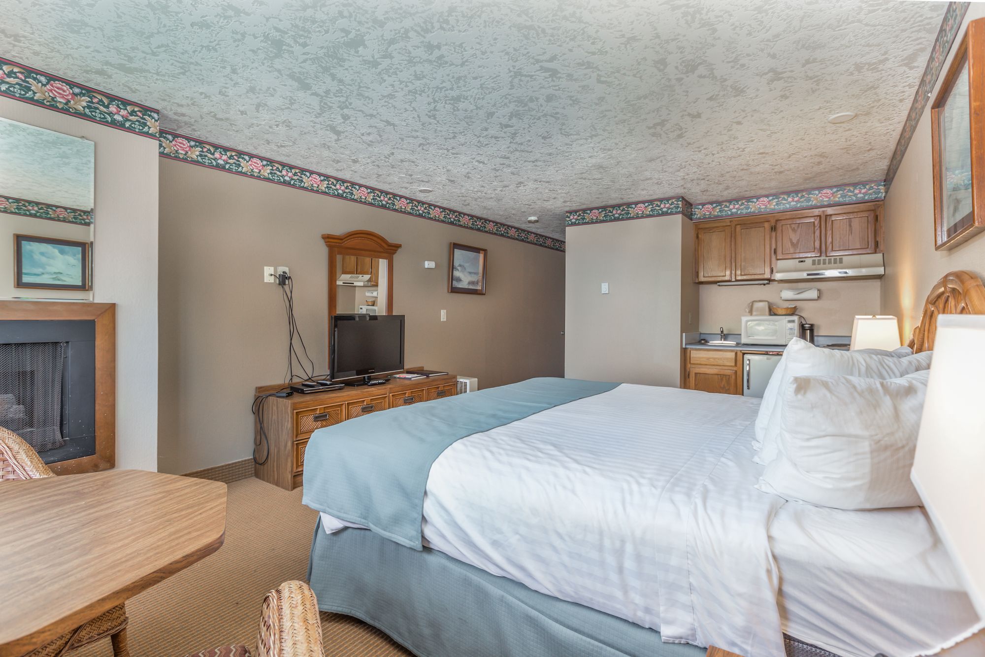 Ebb Tide Oceanfront Inn