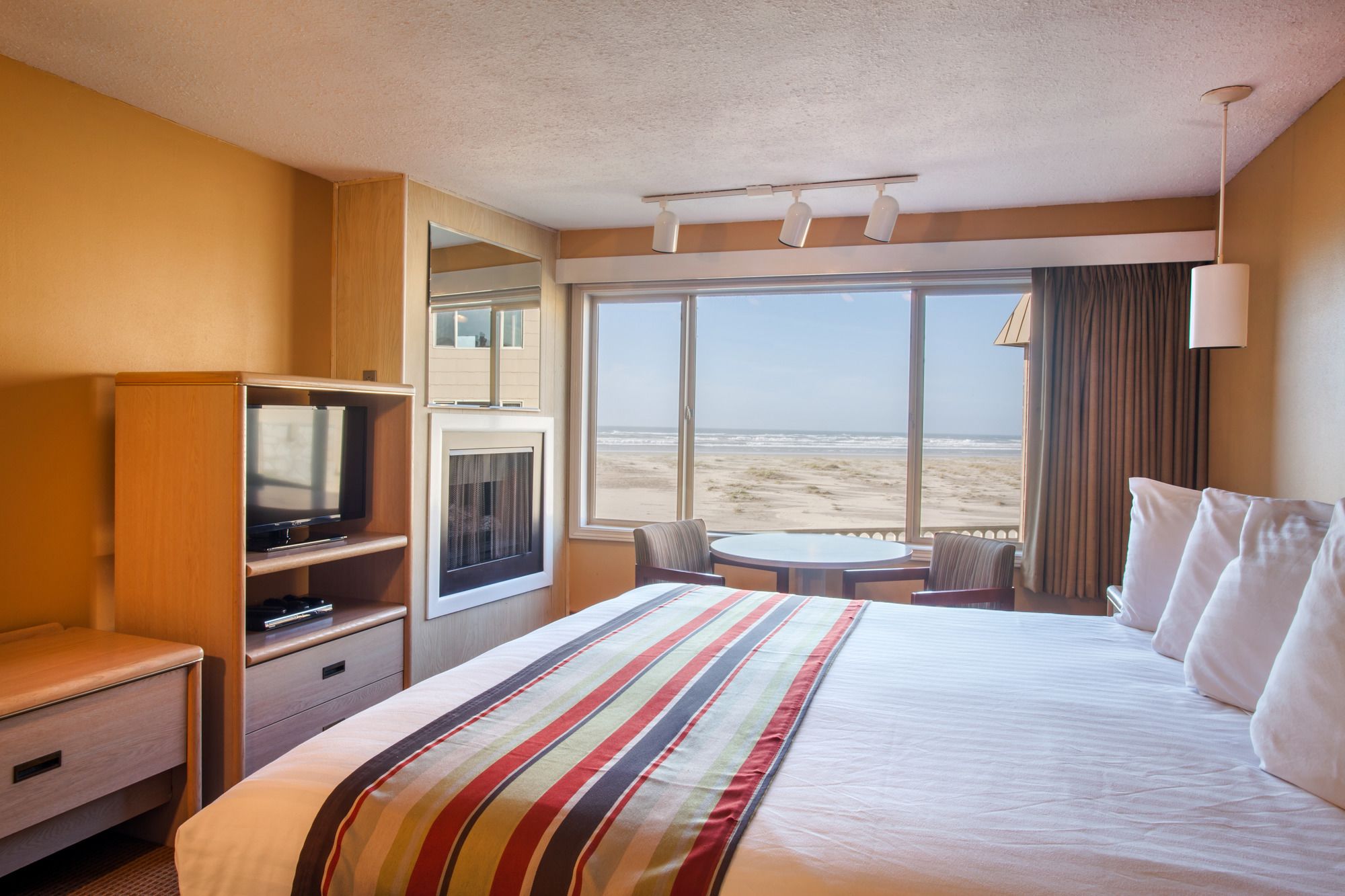 Ebb Tide Oceanfront Inn