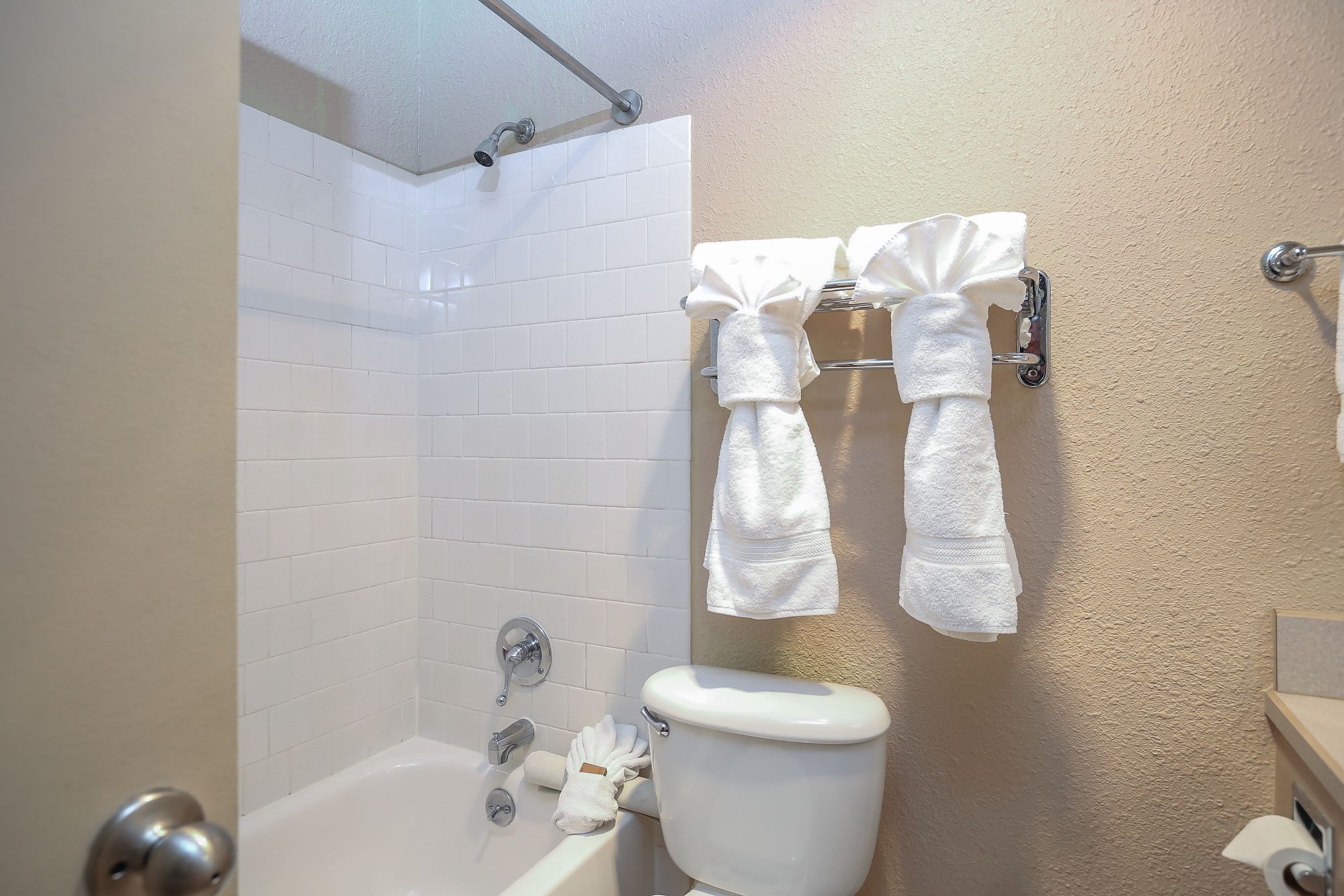 Ebb Tide Oceanfront Inn