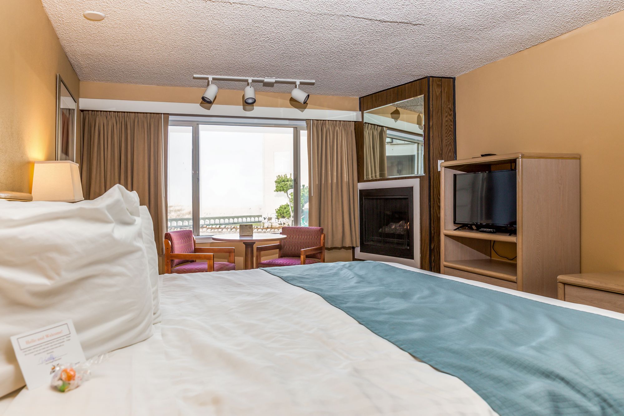 Ebb Tide Oceanfront Inn