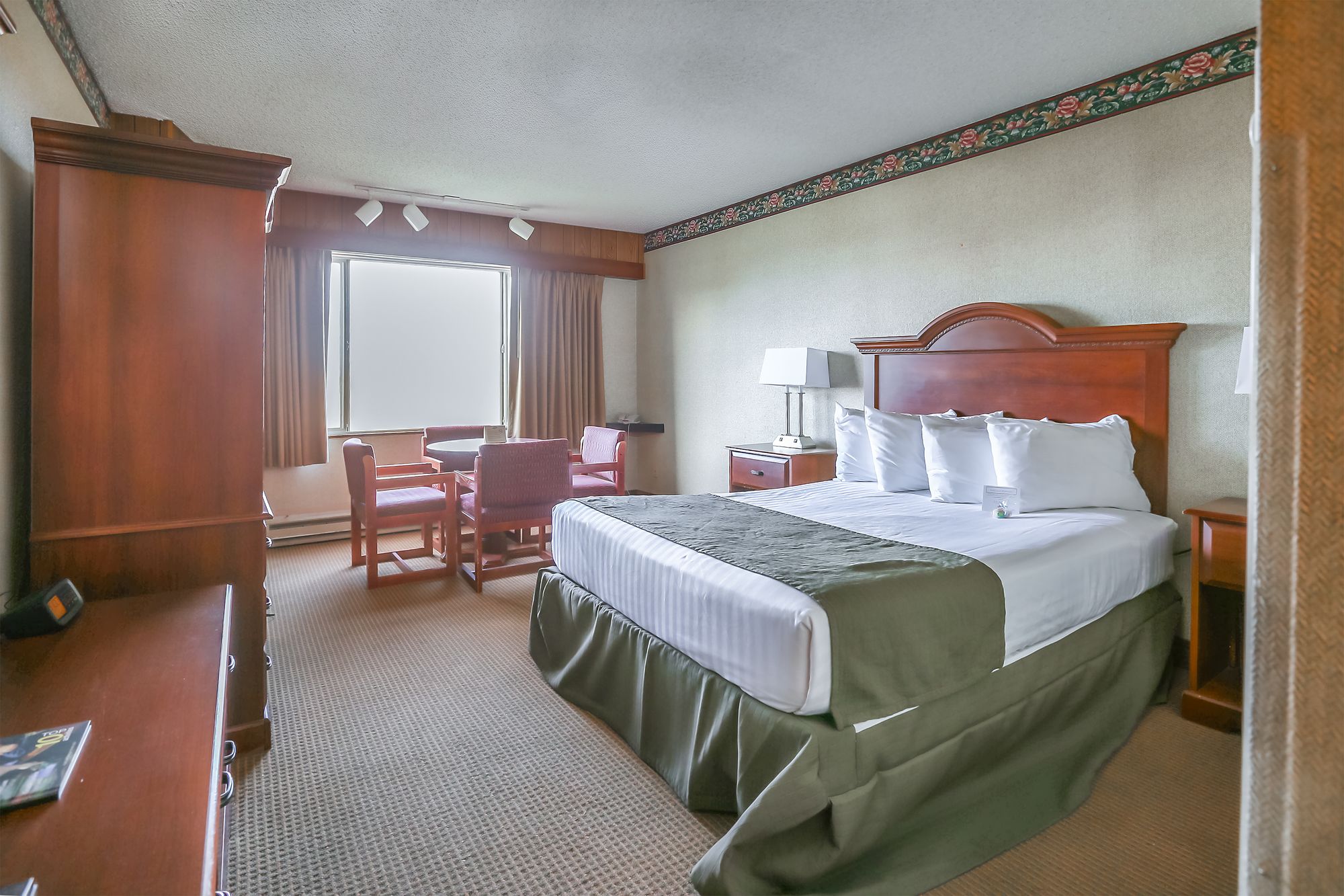 Ebb Tide Oceanfront Inn