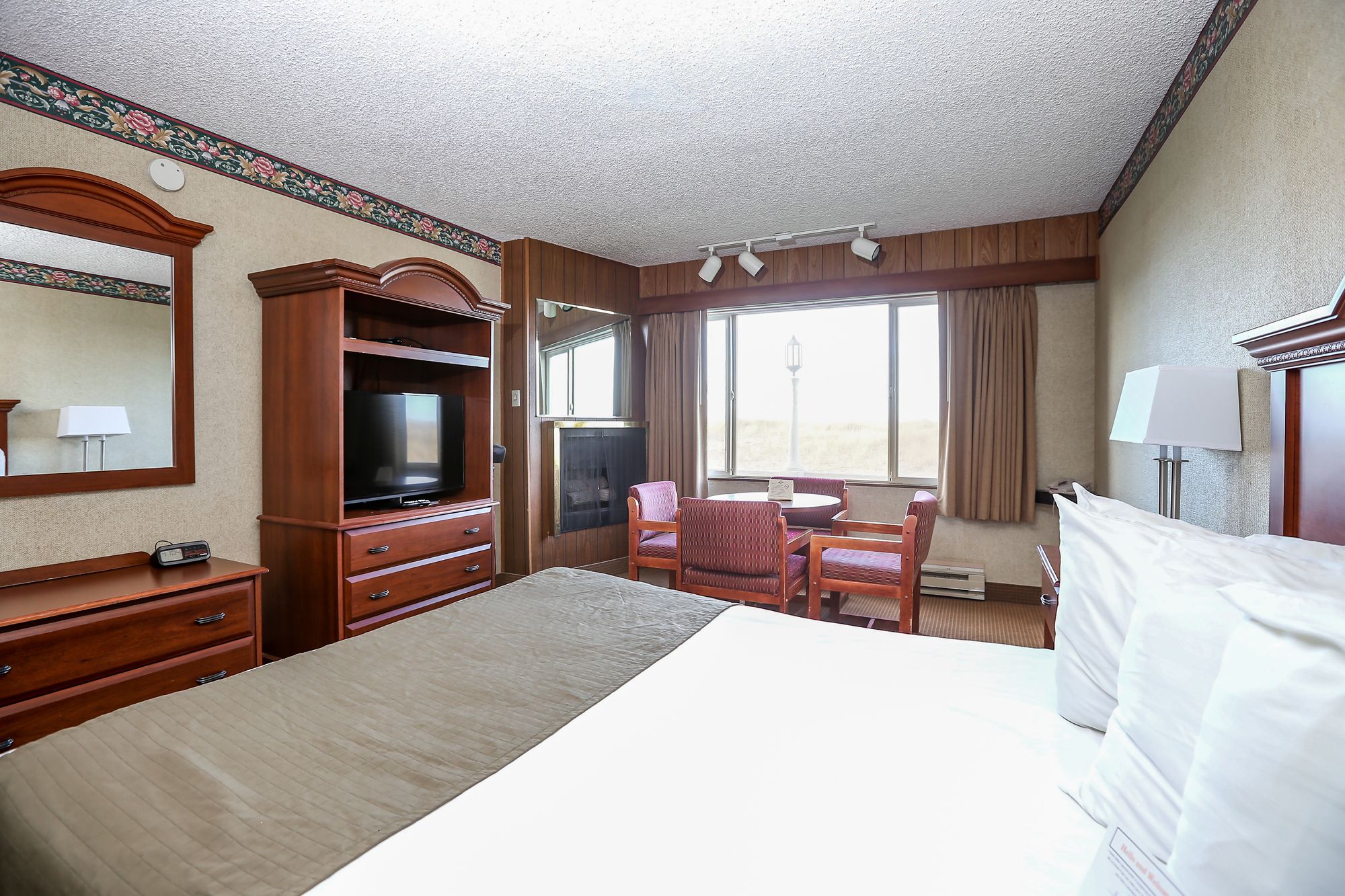 Ebb Tide Oceanfront Inn