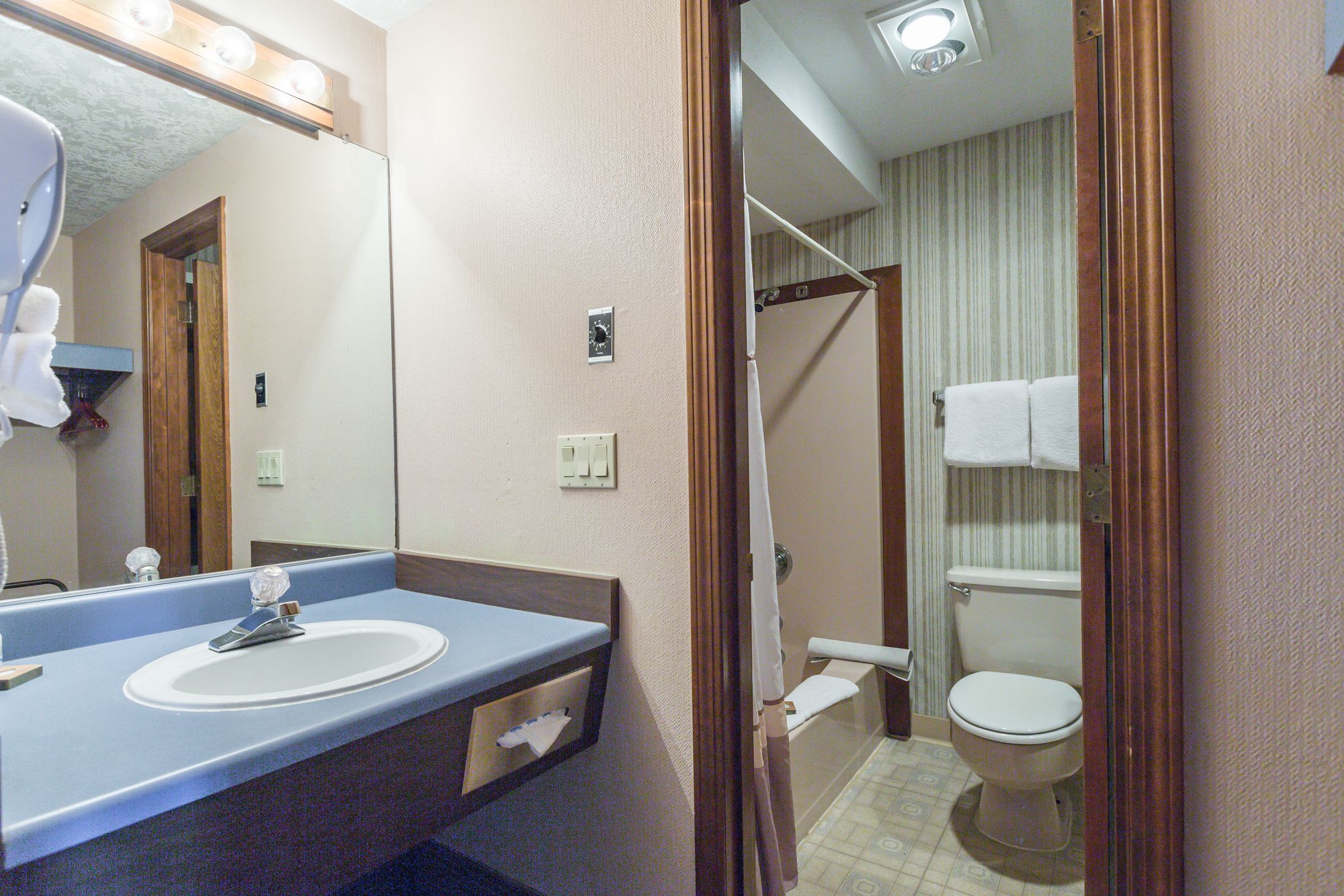 Ebb Tide Oceanfront Inn