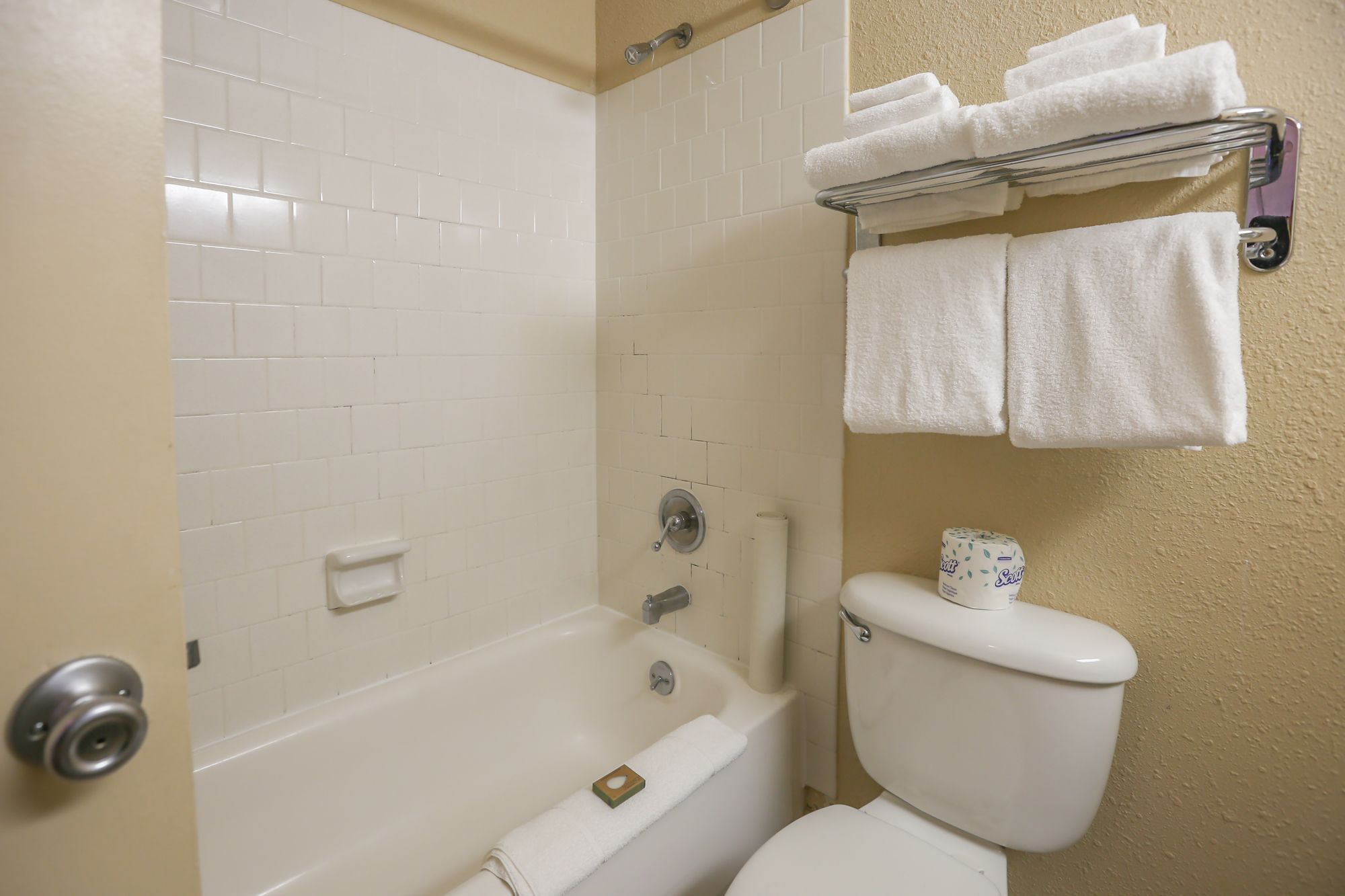 Ebb Tide Oceanfront Inn