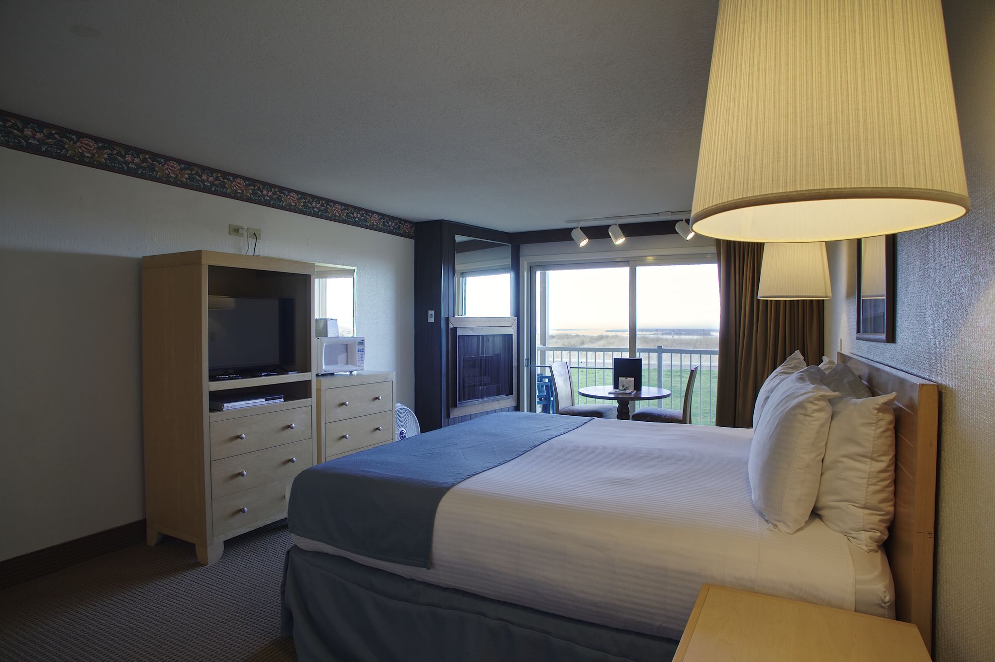 Hi-Tide Oceanfront Inn