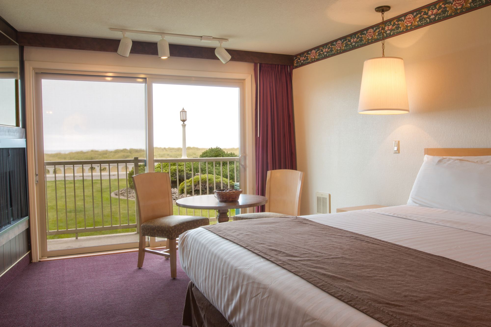 Hi-Tide Oceanfront Inn