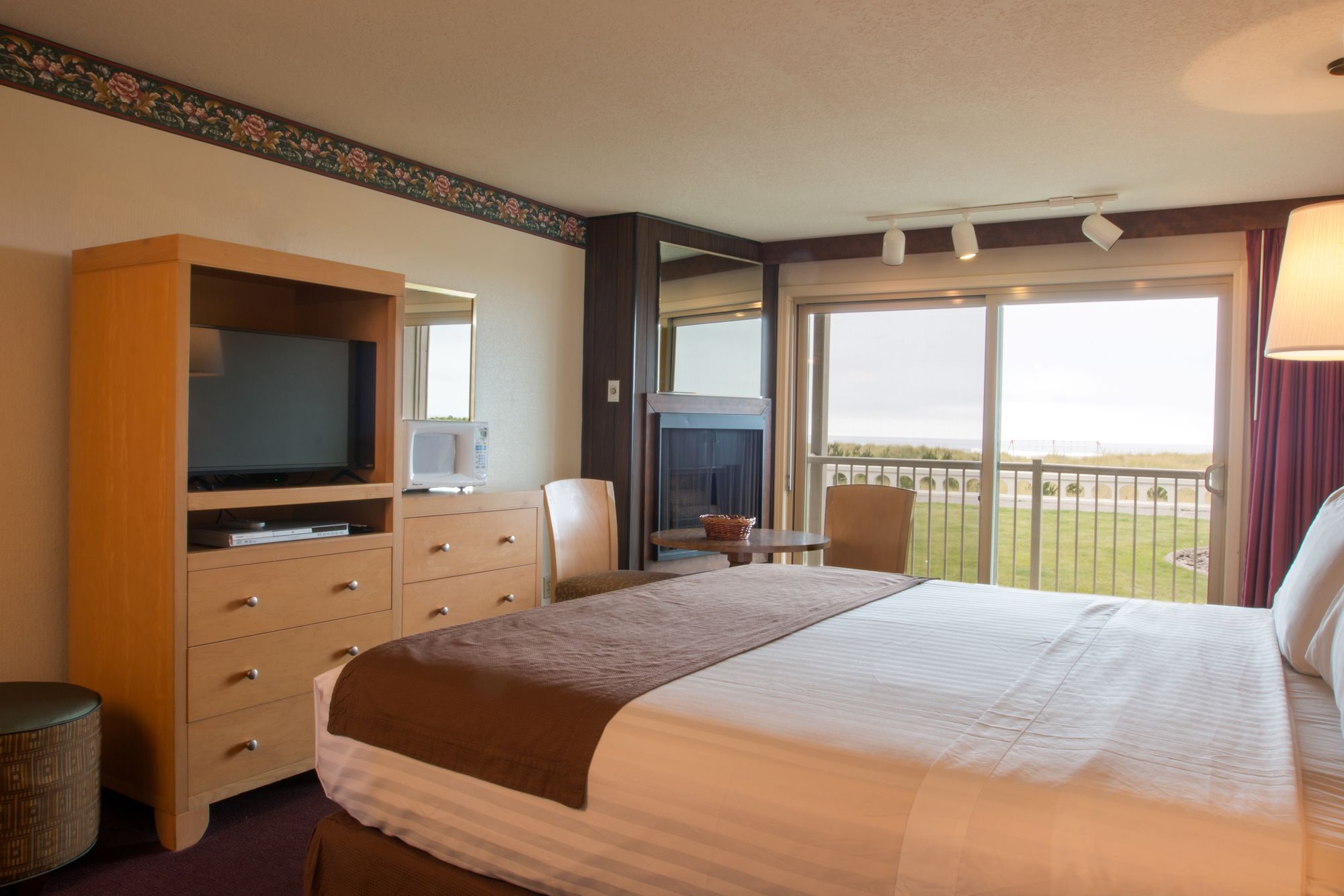 Hi-Tide Oceanfront Inn