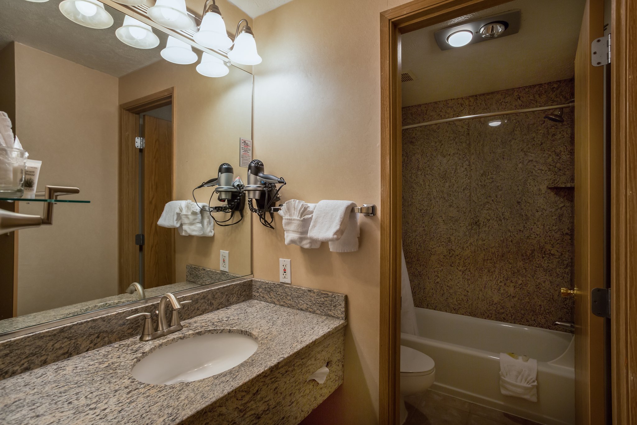 Promenade Inn & Suites Oceanfront