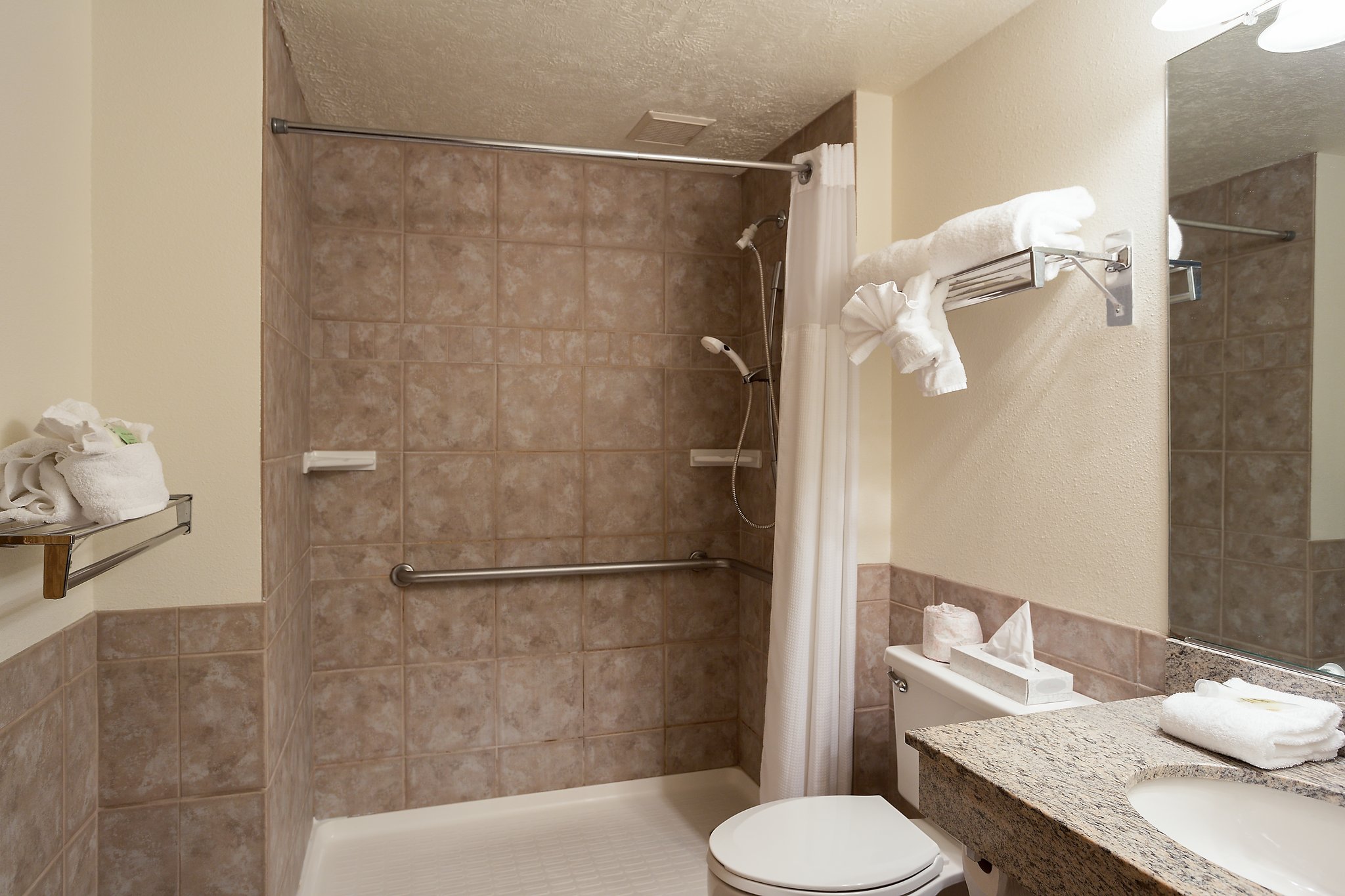 Promenade Inn & Suites Oceanfront