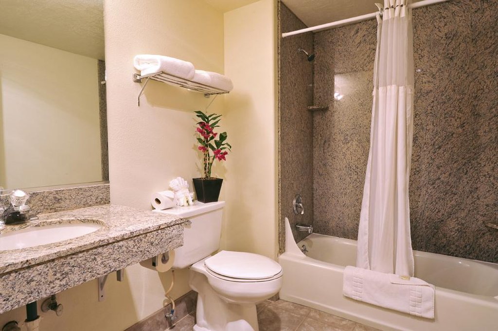 Promenade Inn & Suites Oceanfront