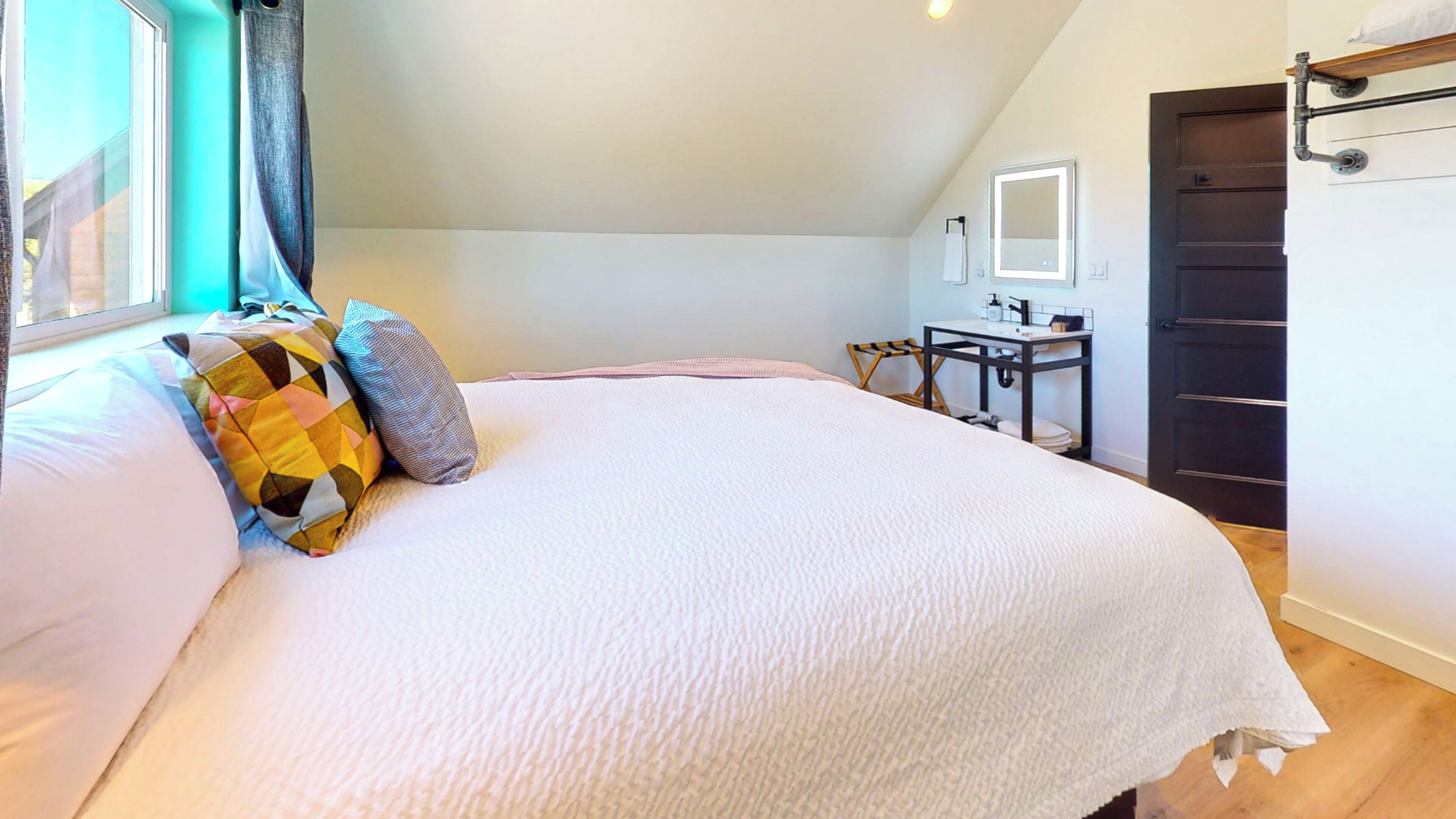 The Commons - Urban Coastal Lodging