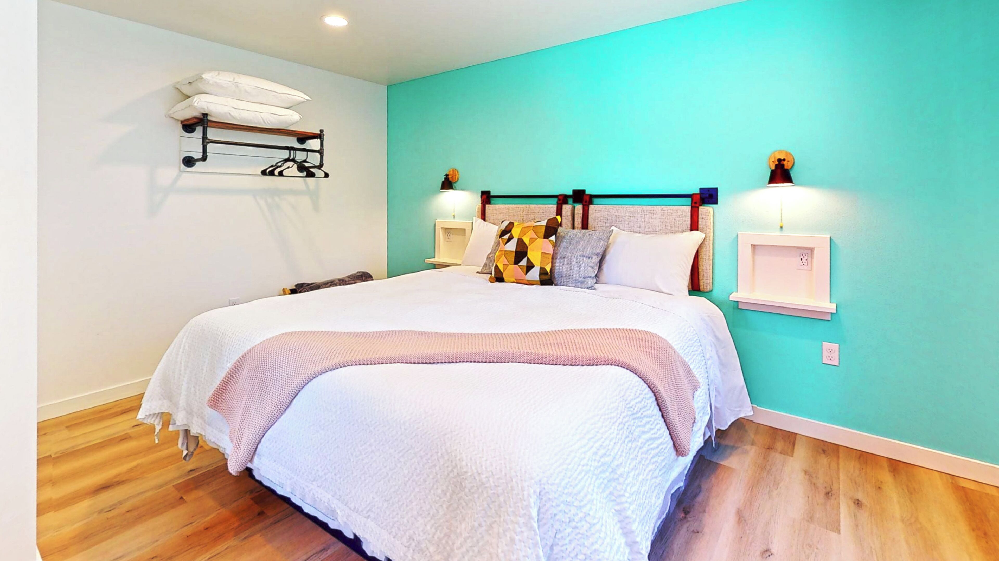 The Commons - Urban Coastal Lodging