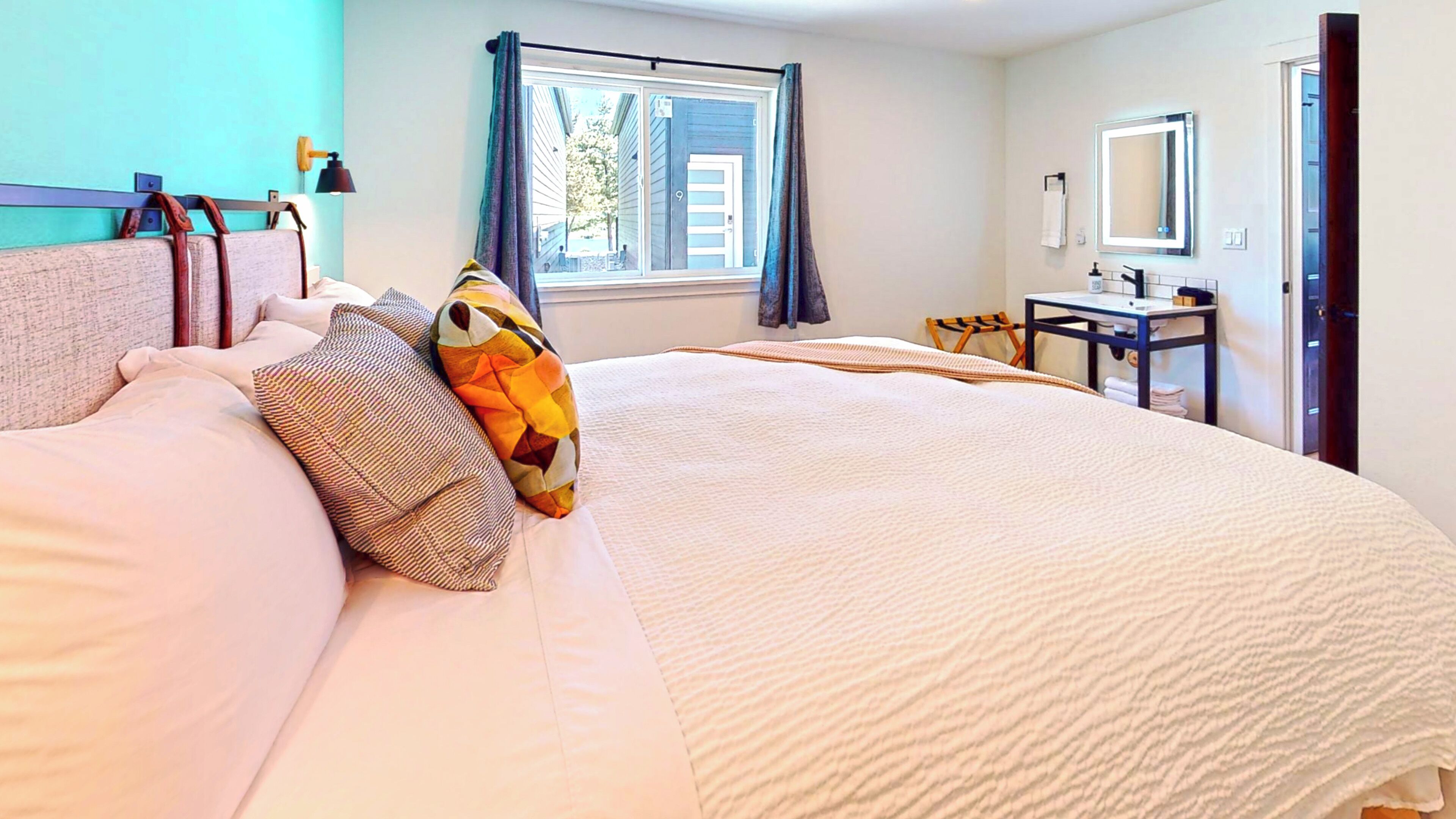 The Commons - Urban Coastal Lodging