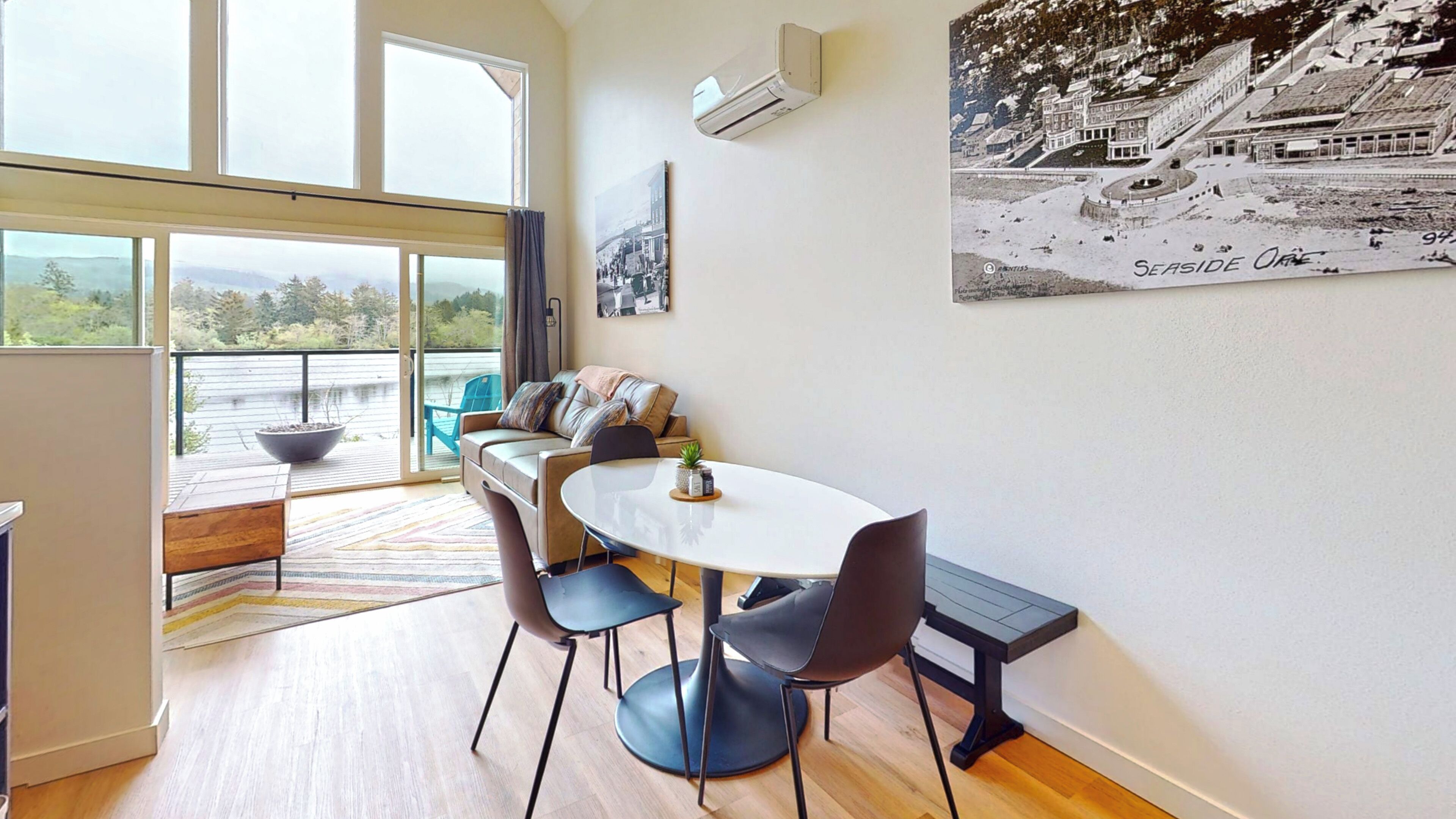 The Commons - Urban Coastal Lodging