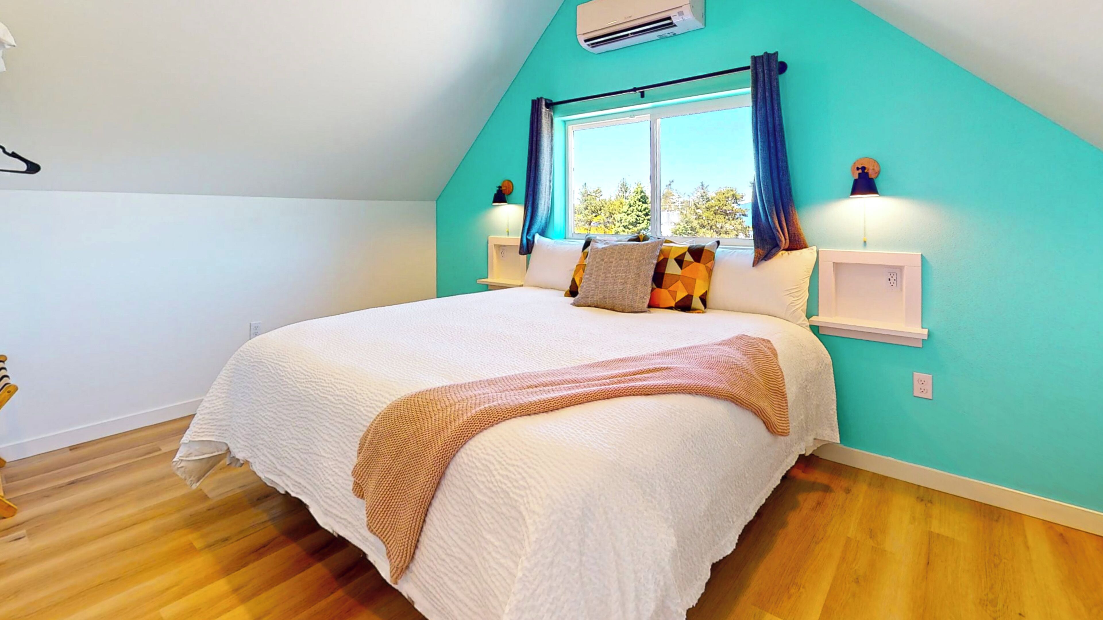 The Commons - Urban Coastal Lodging