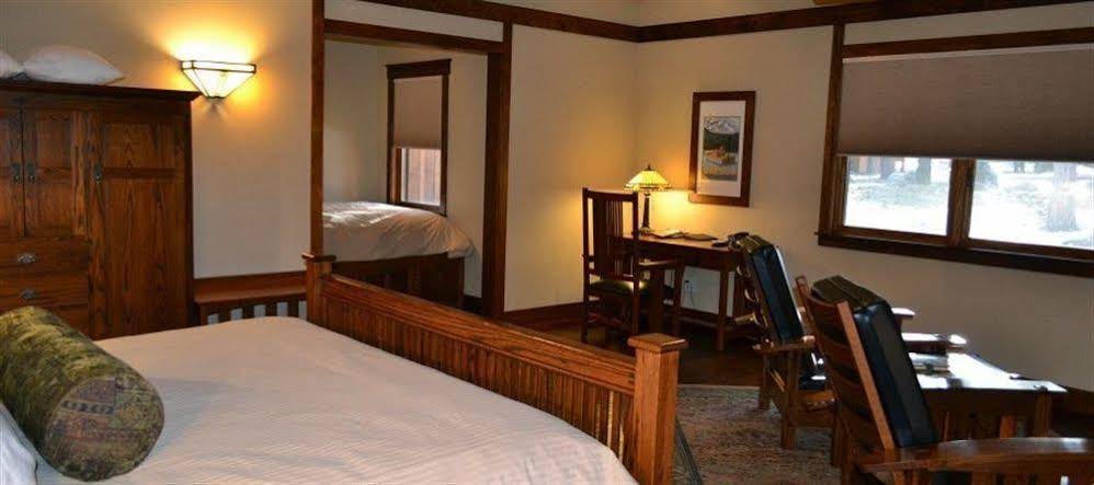 FivePine Lodge & Cabins