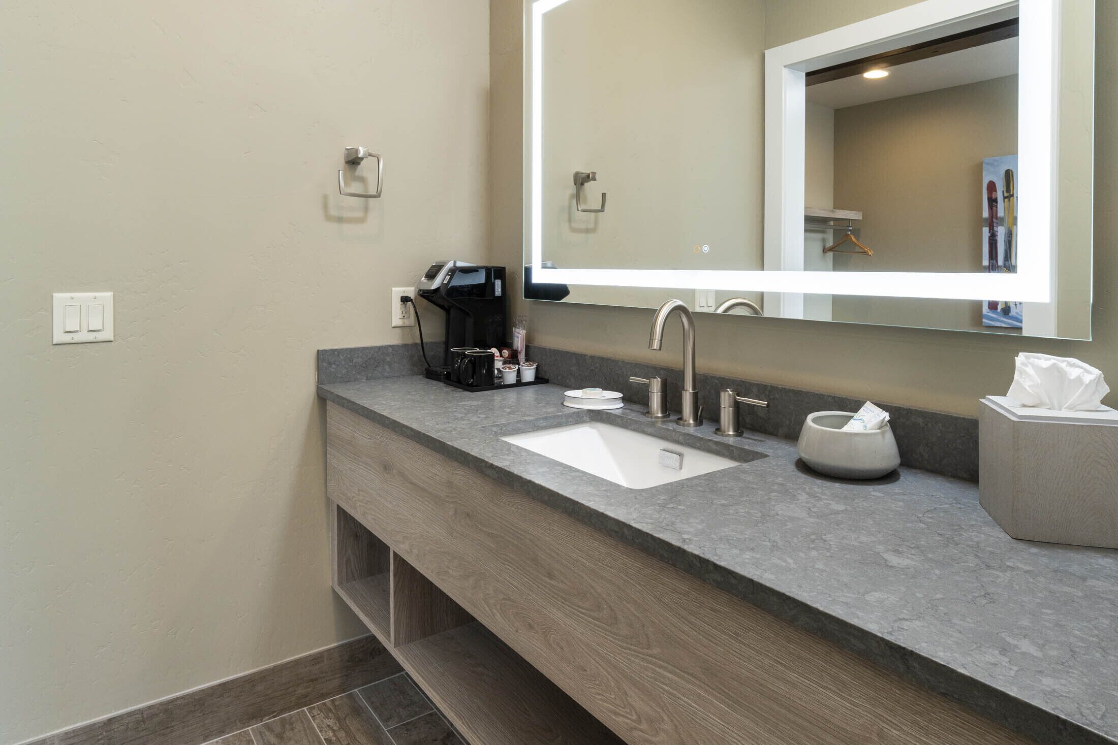 Ski Inn Taphouse Hotel