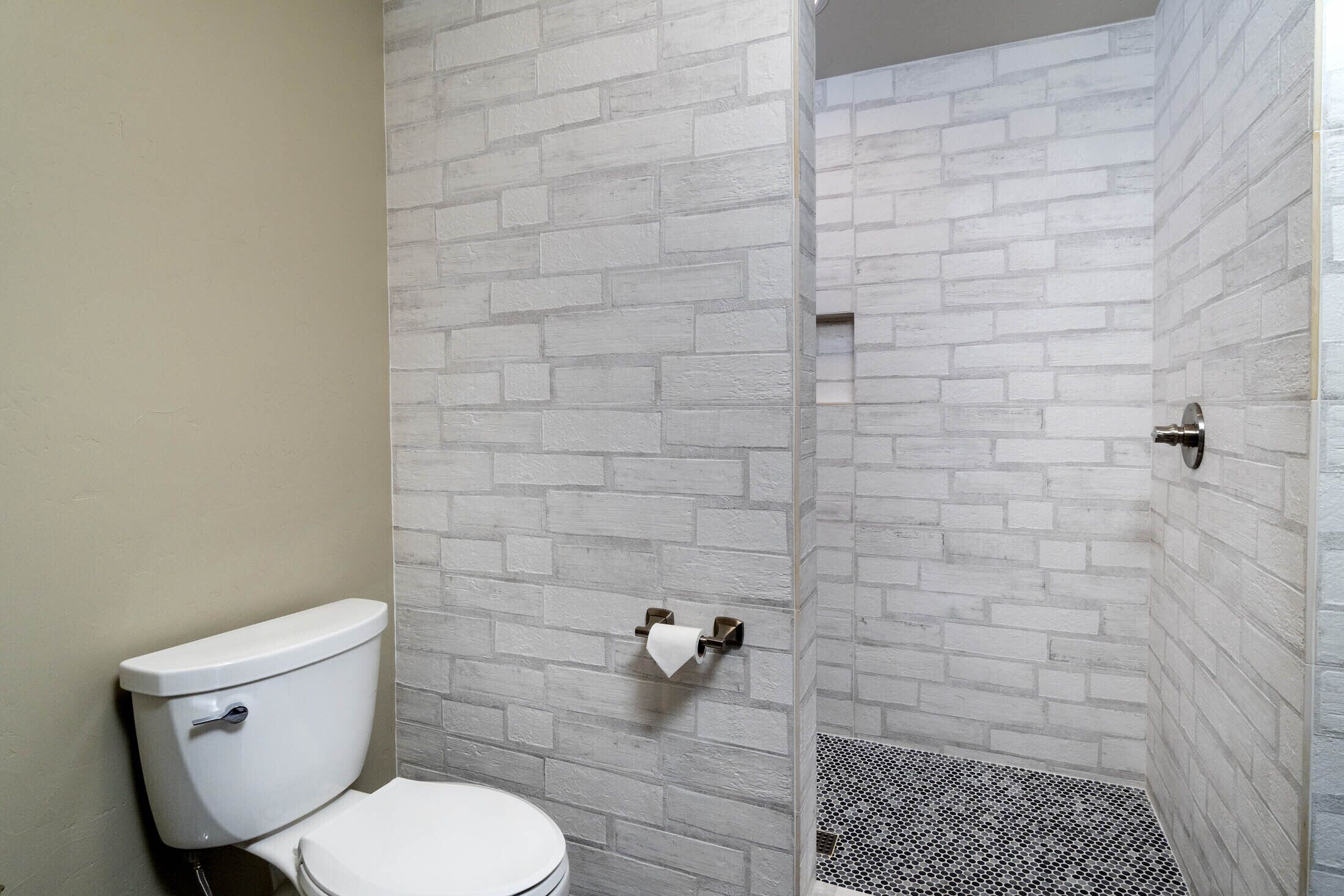 Ski Inn Taphouse Hotel